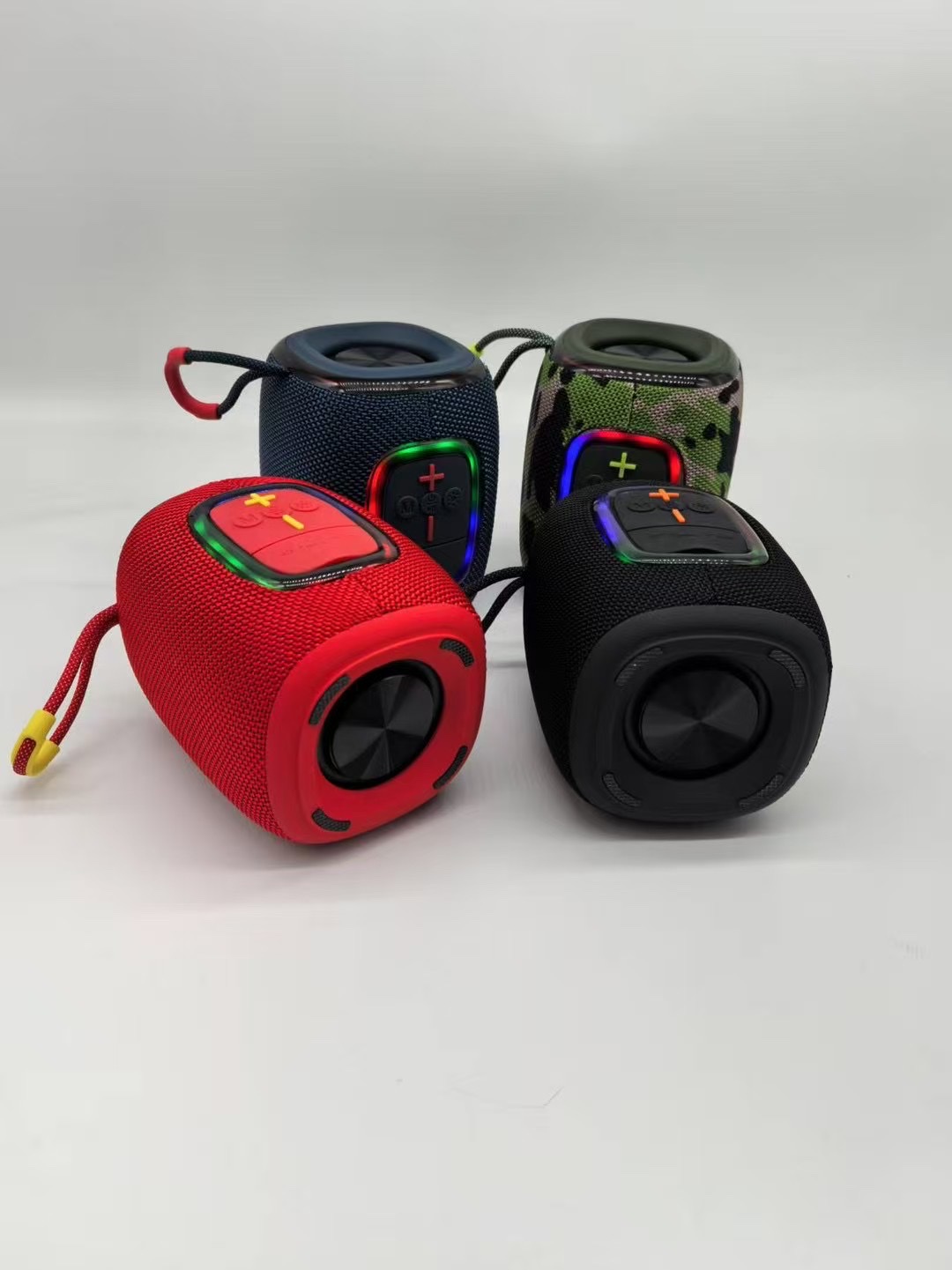 New fabric speaker, audio system and subwoofer details Picture