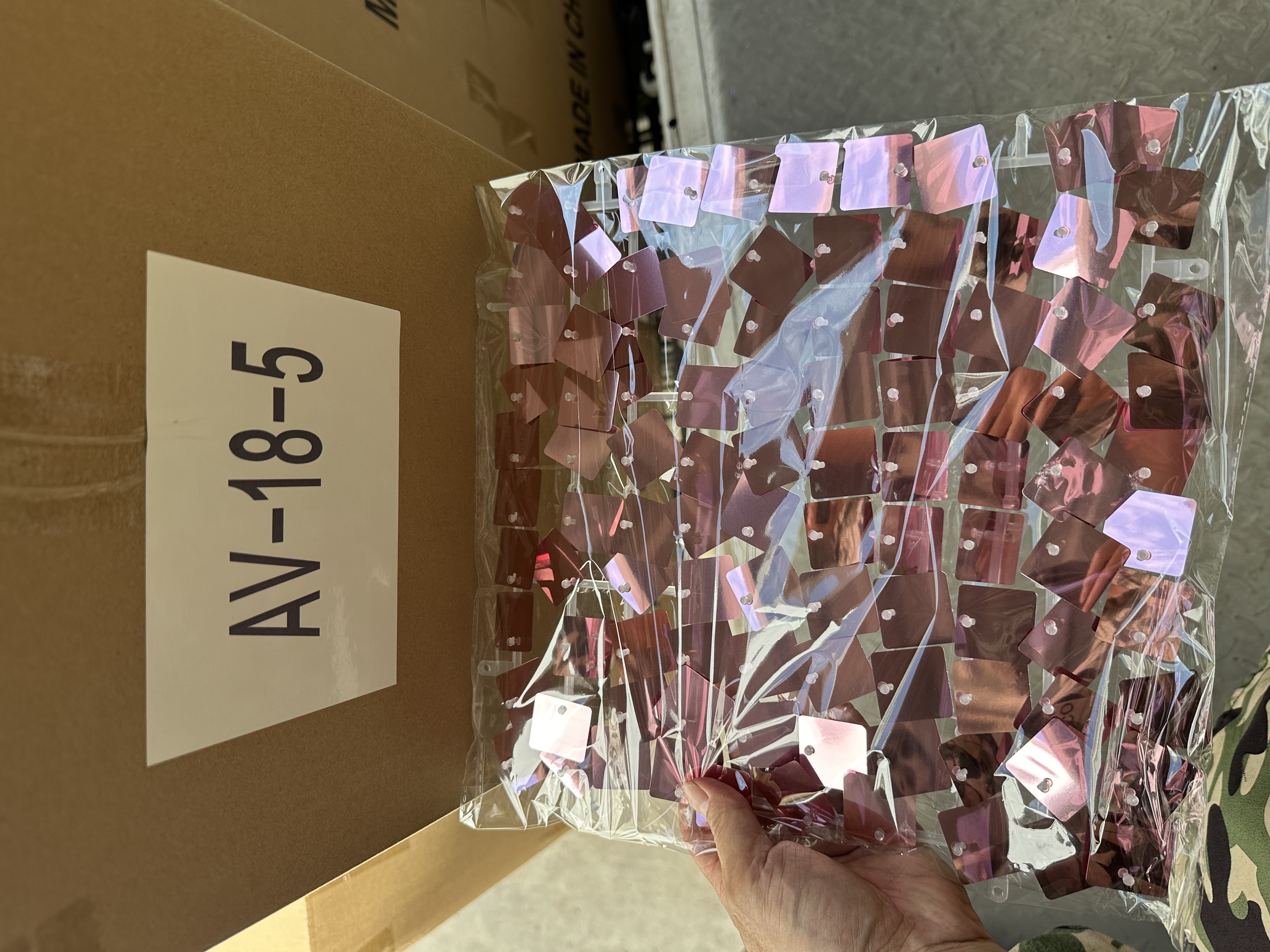 New best-selling products, factory direct sales, DIY nail glitter, gold powder, PET gold onion powder, irregular-shaped sequins, 3cm, 11 detail image 3