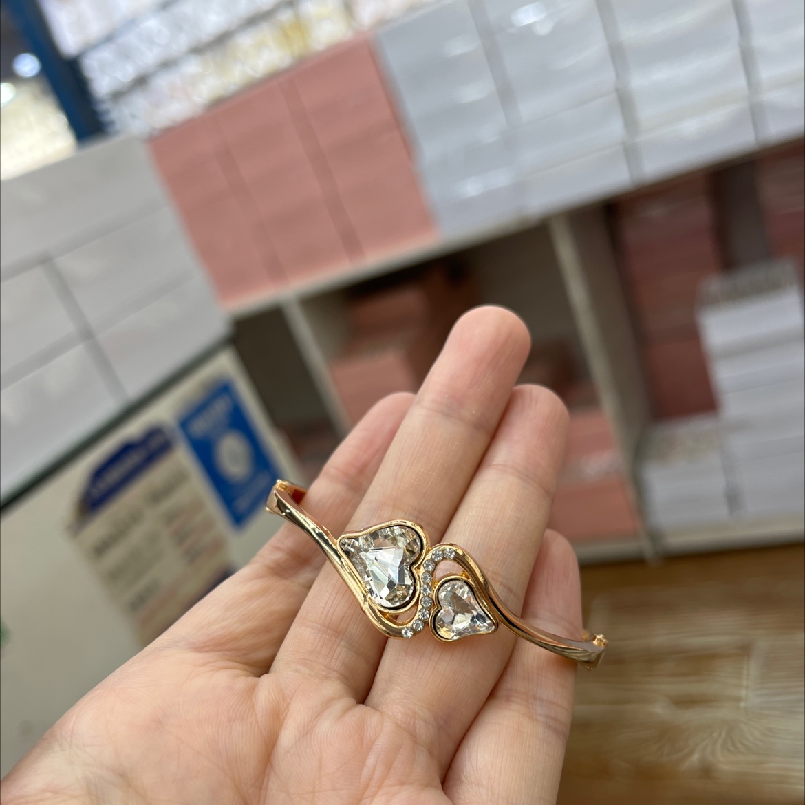 New European and American exaggerated glass water diamond bracelet, electroplated fashionable style bracelet, alloy bracelet details Picture