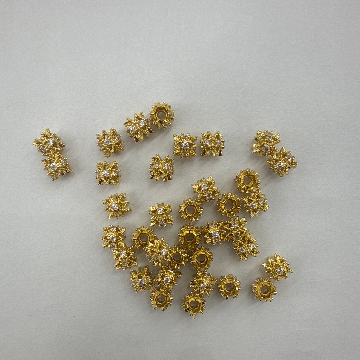 DIY jewelry accessories, crystal bracelet accessories, copper jewelry accessories, various jewelry accessories, necklace accessories, headwear accessories, creative decorative materials, exquisite handcrafted decorative materials details Picture