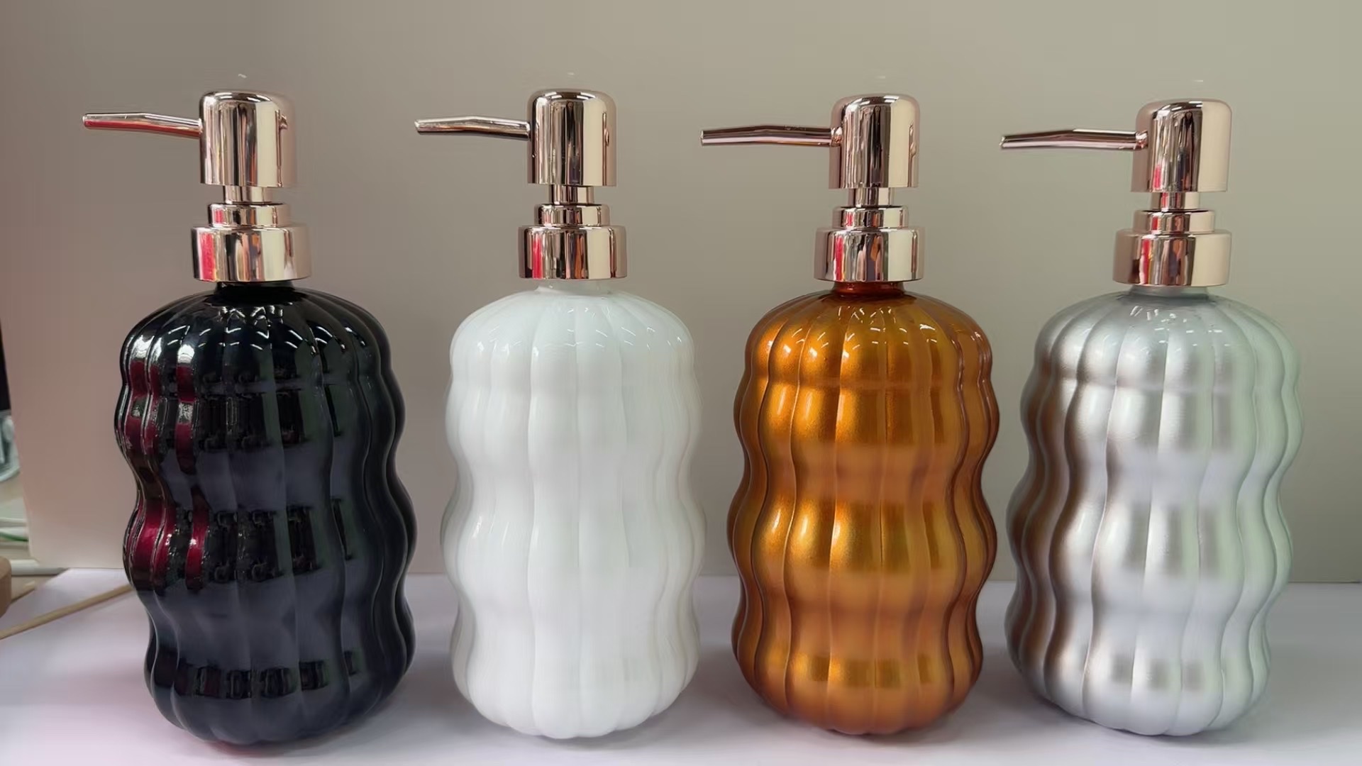 陶瓷佛像水烟工艺品微景观玻璃罩创意摆件家居装饰礼品详情图5