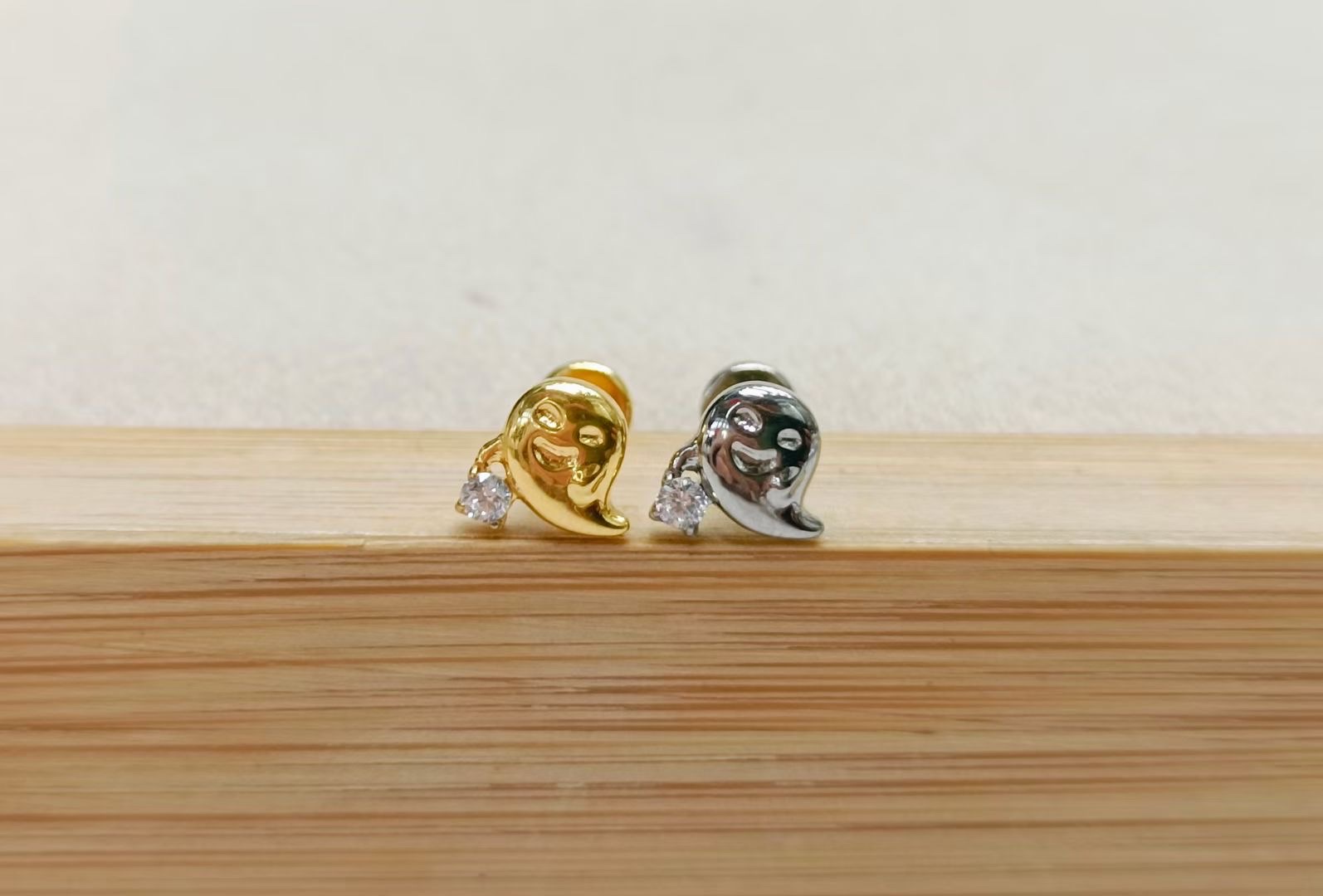 G23钛合金云朵锆石唇钉耳钉16G内螺纹高抛光耳饰