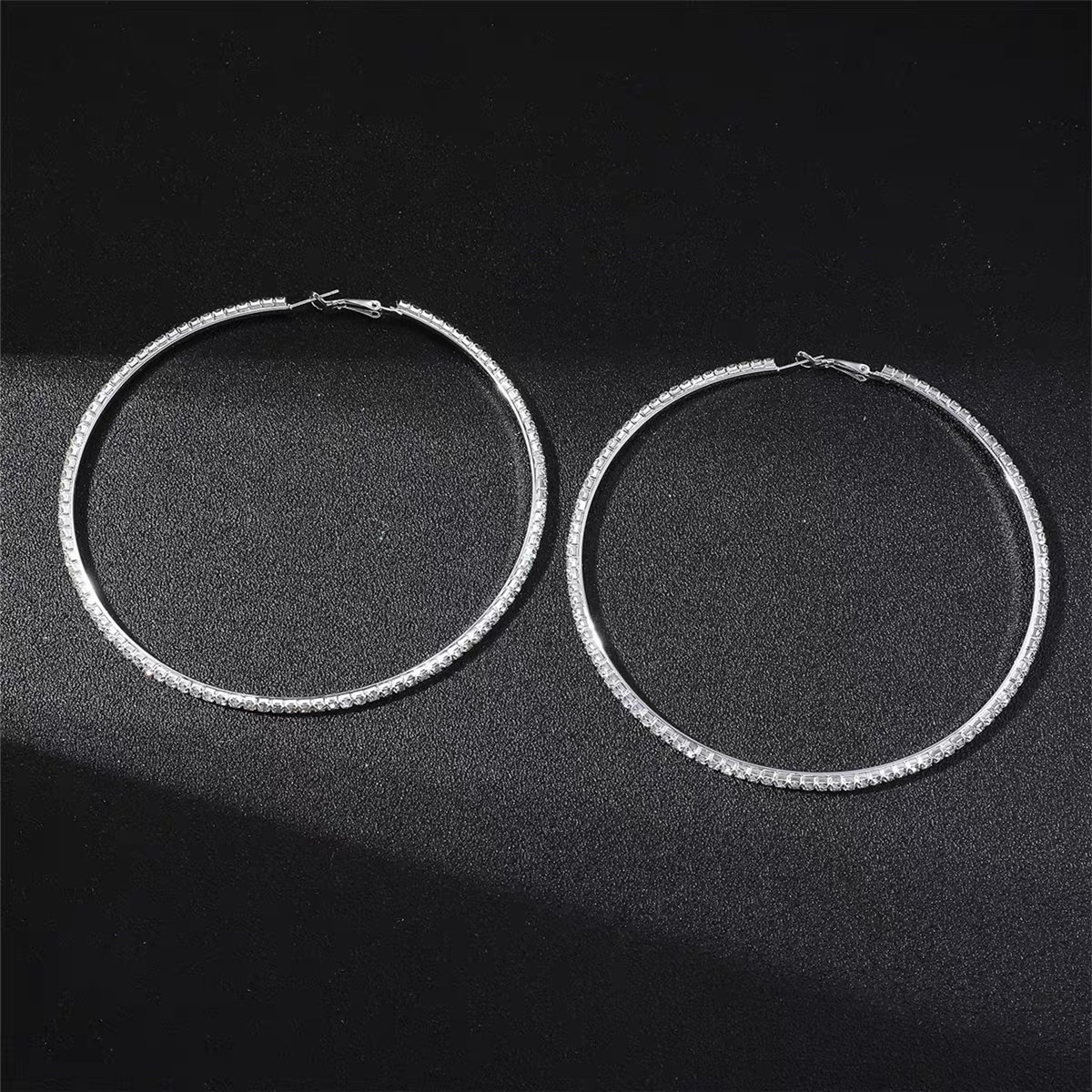 Hot-selling, personalized and exaggerated 10cm large ear ring women's simple and fashionable diamond-encrusted large circle earrings and earrings Application Scenario
