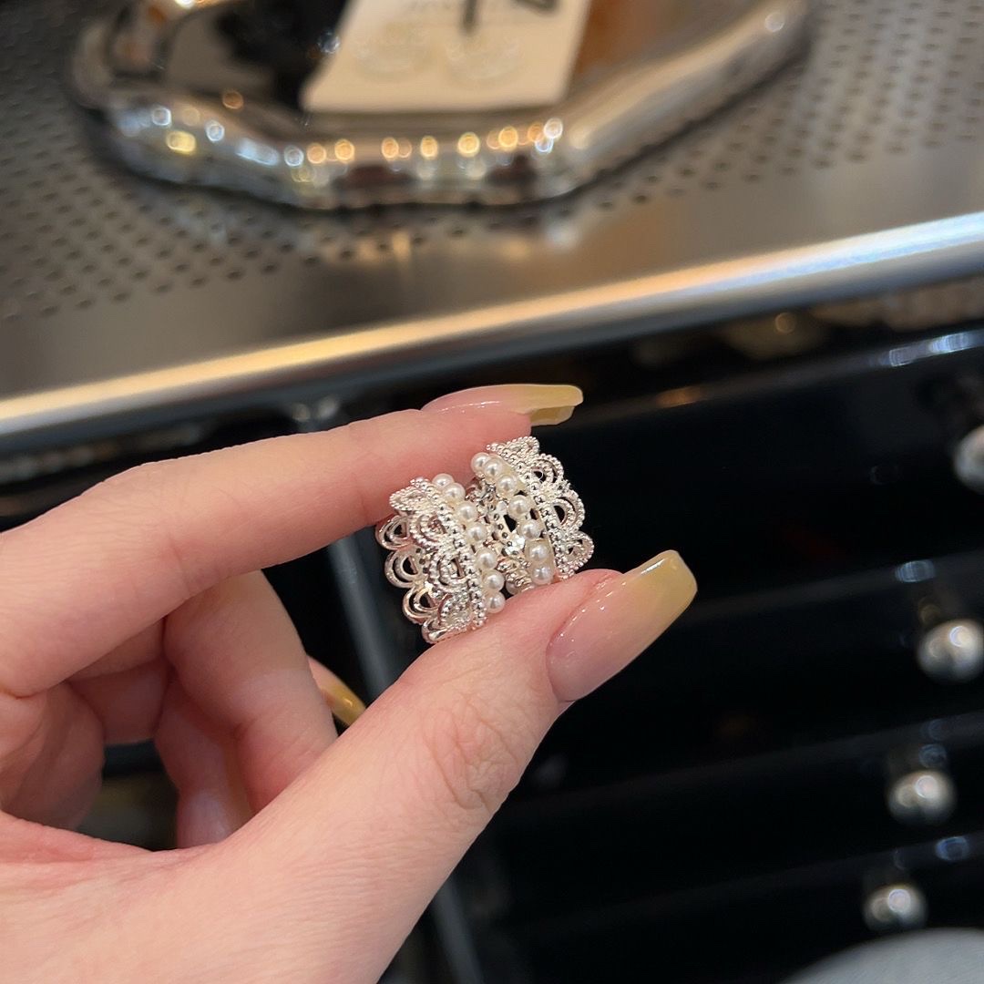 925 Silver ear rings, fashionable and elegant for women, anti-allergy ear buckles, new Korean version earrings, 456 accessories, earrings, earrings, stud accessories Application Scenario