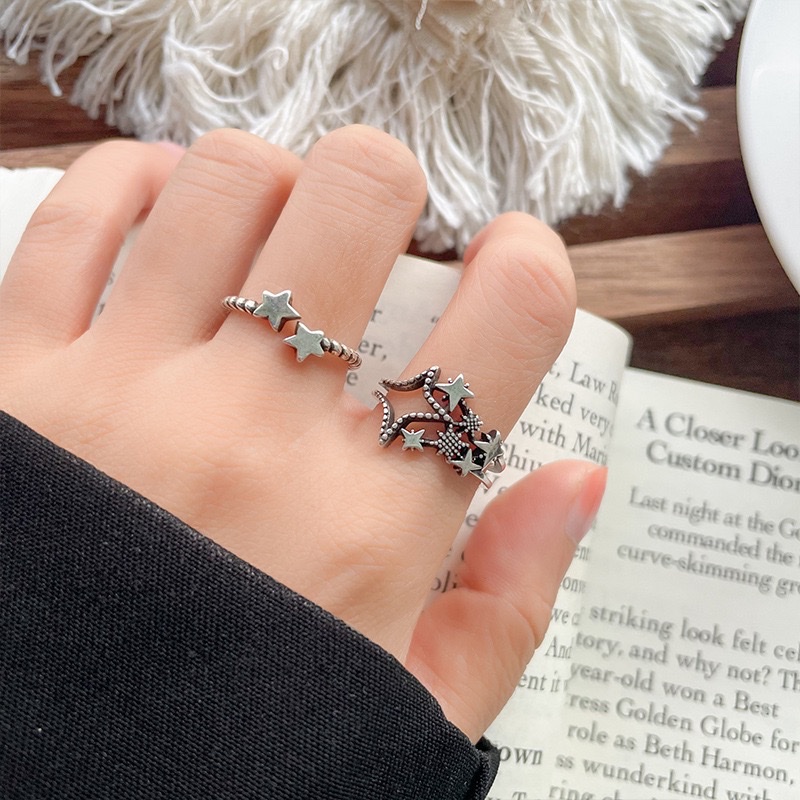 Pure silver men's ring, with a simple and elegant ancient-style design and a fashionable and personalized ring setting, is a fashionable and individual men's accessory