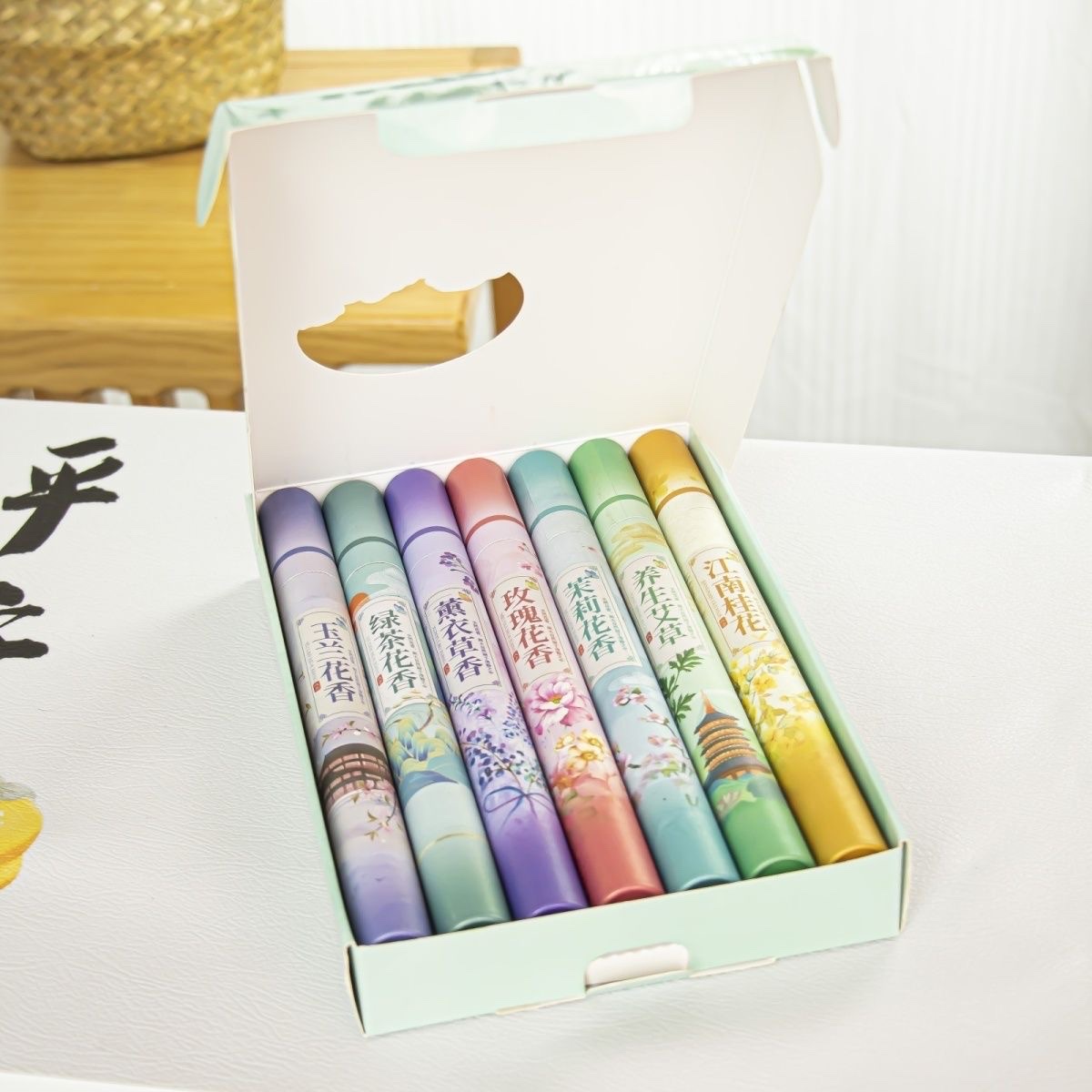 Agarwood incense offering gift set: Stick incense, tower incense, coil incense combination, home aromatherapy gift box details Picture