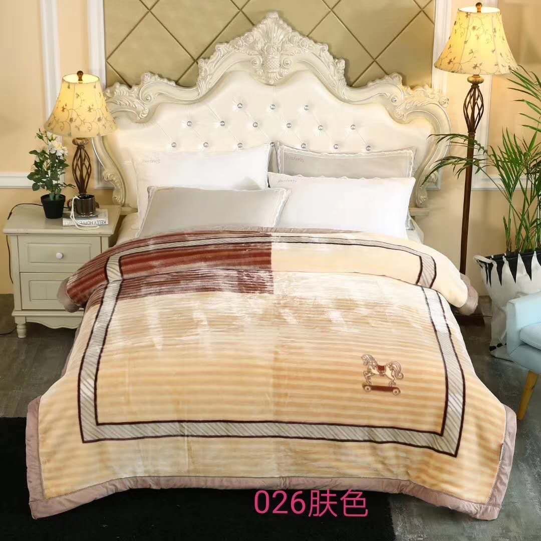 厂家直销毯子毛毯 保暖柔软舒适盖毯多用途家居必备毛毯