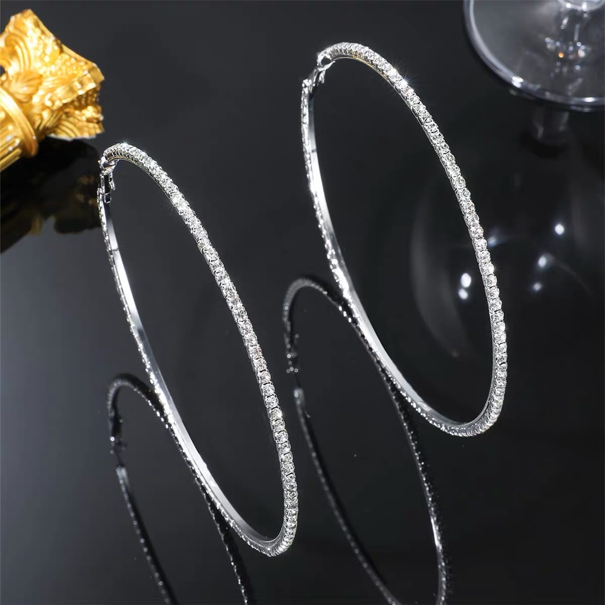 Hot-selling, personalized and exaggerated 10cm large ear ring women's simple and fashionable diamond-encrusted large circle earrings and earrings details Picture