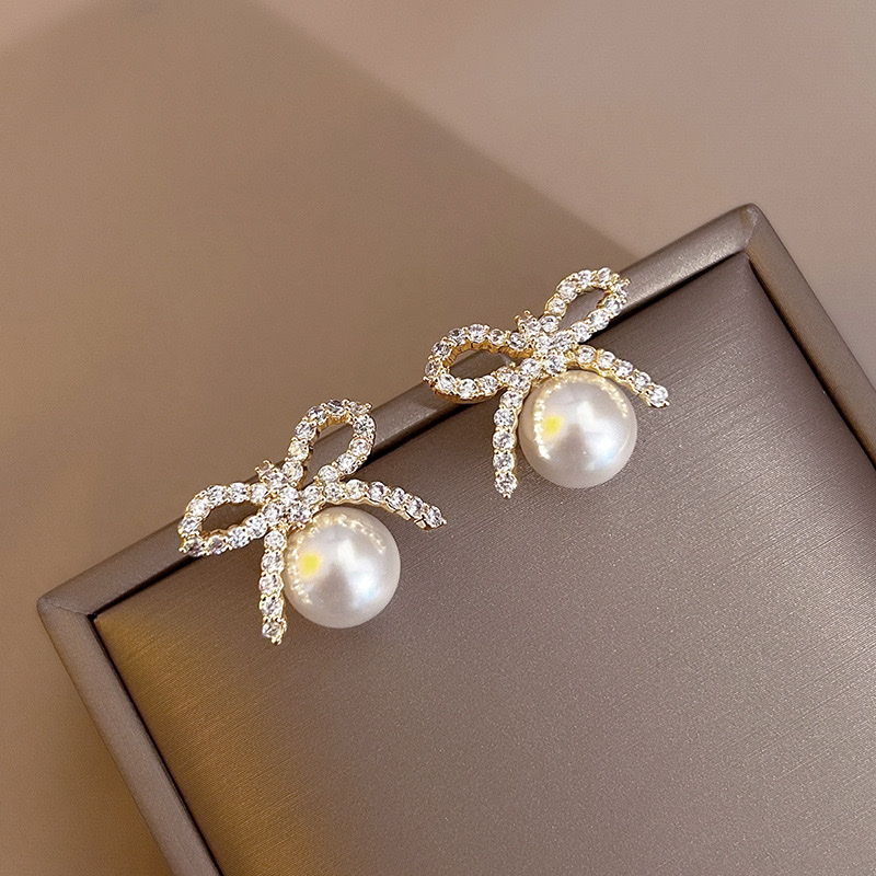 Fashionable and light luxury bow pearl earrings for women, simple and niche design, high-end earwear, 2025 new bestseller, trendy detail image 4