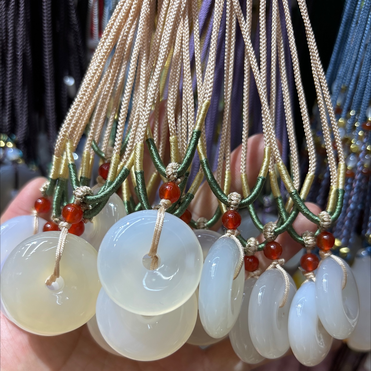 Natural chalcedony pendant Application Scenario