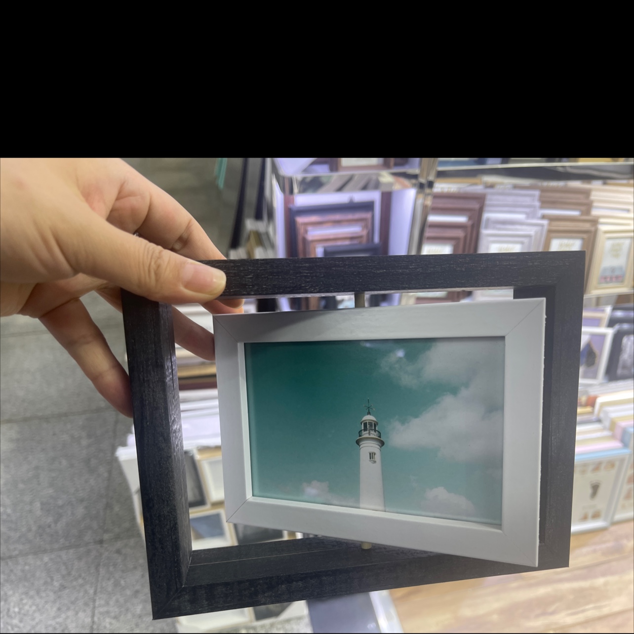 拼色旋转相框，可横竖放双面照片。款式清新。欧美经典风格产品图