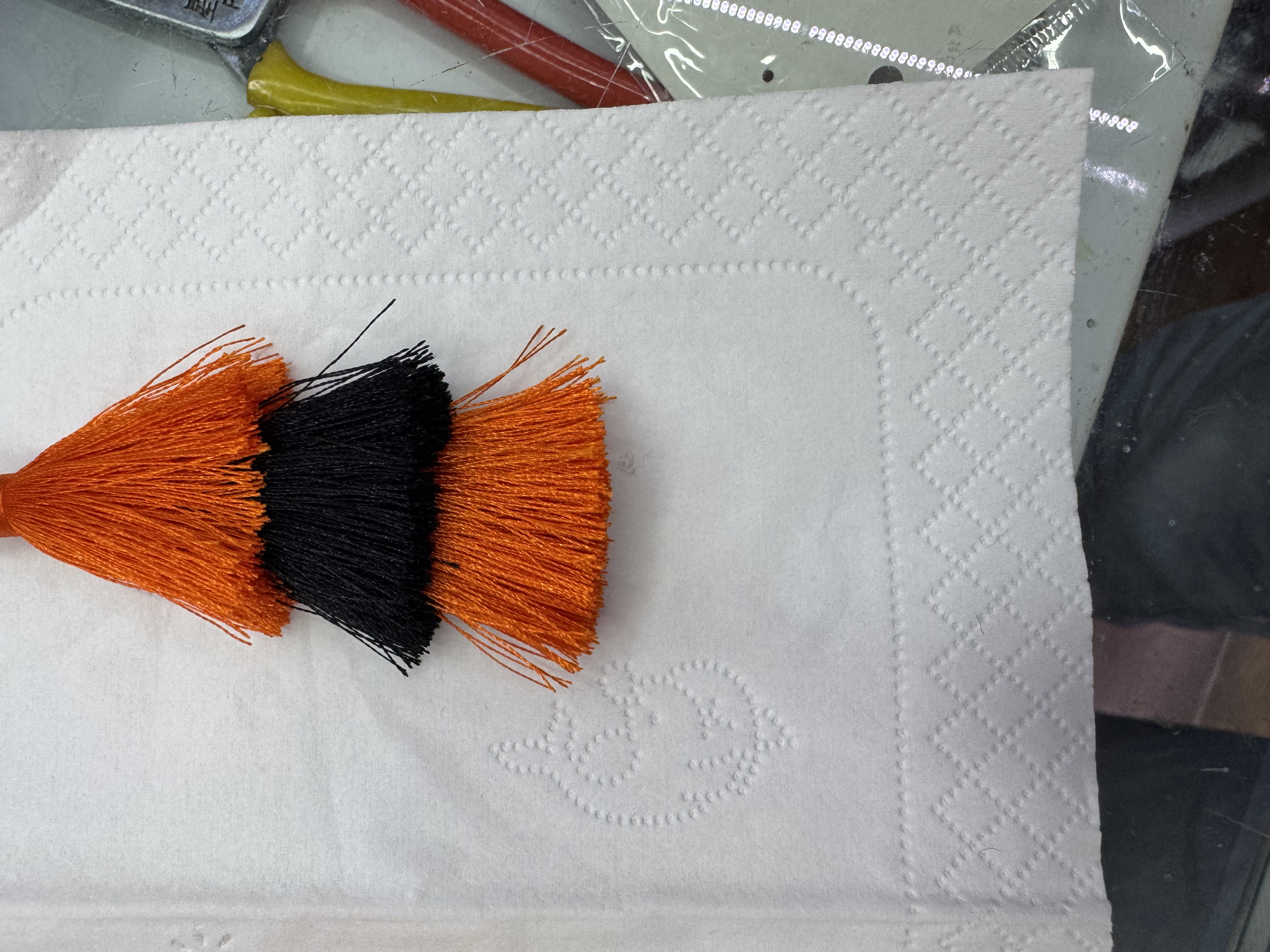 渐变色3层流苏，多用于耳环，少数民族服饰等产品耳丁产品图