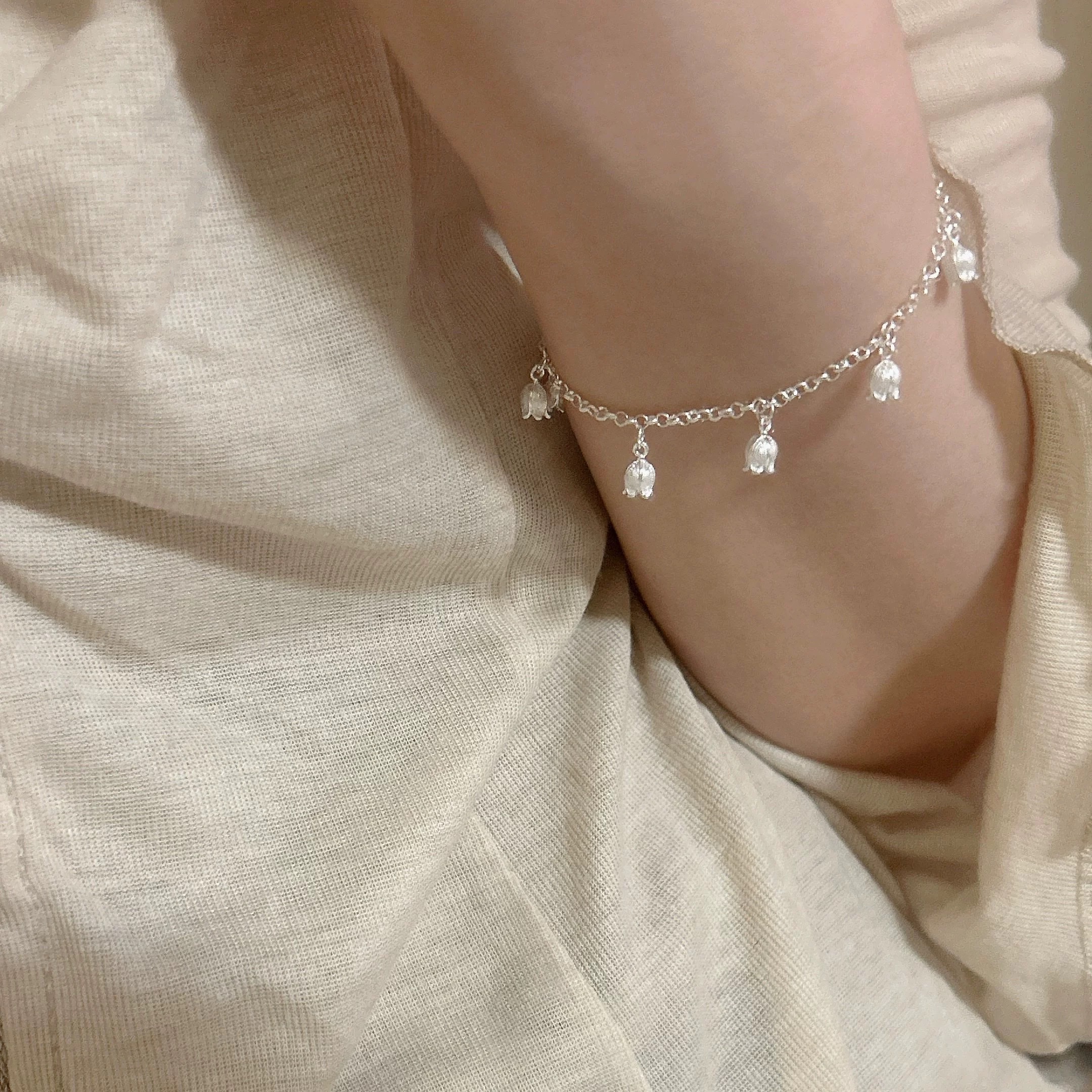 纯银蓝铃花手链 女士优雅设计 时尚百搭礼物款 精致工艺 简约气质白搭款式 拉丝工艺加厚电镀