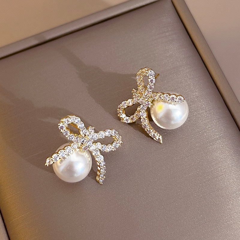 Fashionable and light luxury bow pearl earrings for women, simple and niche design, high-end earwear, 2025 new bestseller, trendy detail image 2