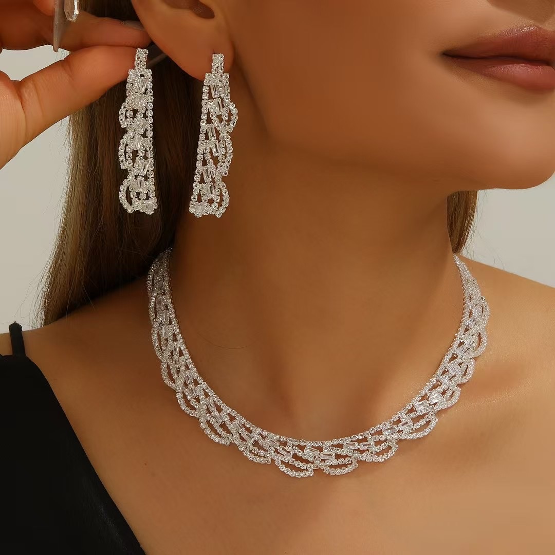 Welding zircon earrings, fashionable earrings, exquisite welding craftsmanship, versatile accessories, elegant and stylish style detail image 2