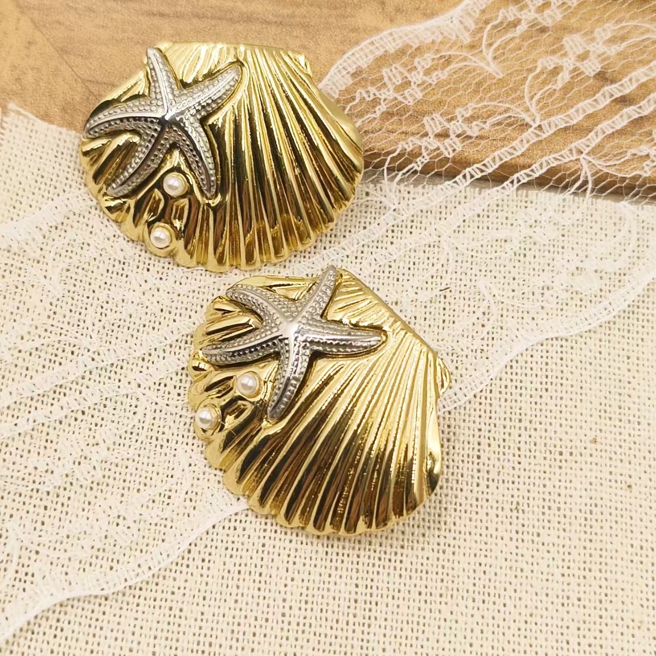 烧焊锆石耳环 精致耳饰 时尚饰品 简约设计 烧焊工艺 女士百搭饰品