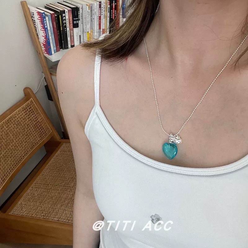 National trend colorful heart-shaped necklace, silver chain adjustable, the same style as the Instagram blogger, high-end collarbone chain sweater chain/accessory, accessory, accessory, accessory Application Scenario