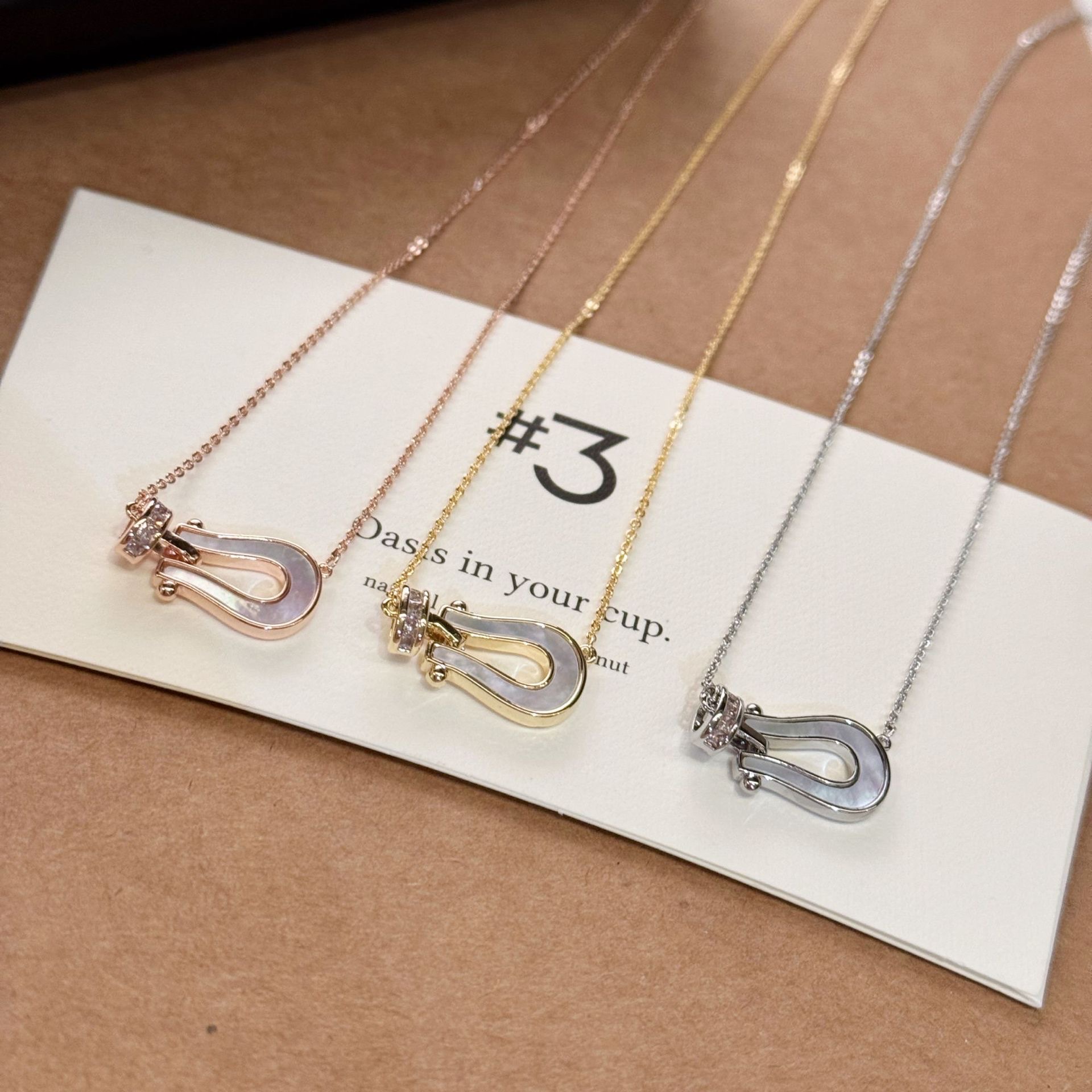 马蹄扣项链小众轻奢高级感爆款镶钻吊坠女送礼简约锁骨链厂家直销 项链