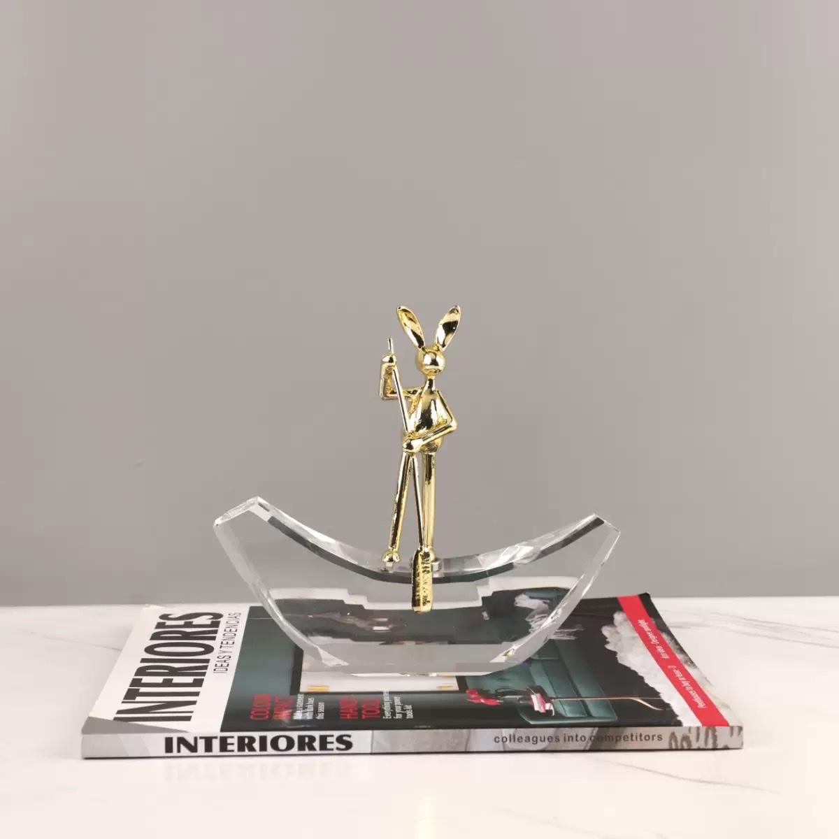 Modern simple abstract geometric crystal little golden man sculpture ornaments, for living room, bedroom, entrance hall, hotel and home decoration details Picture