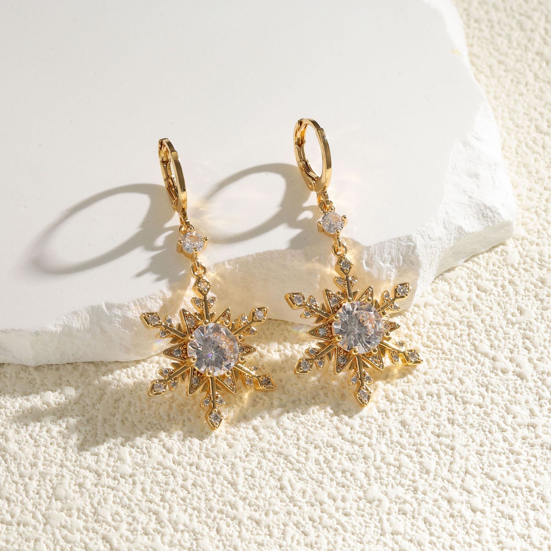 个性新年雪花微镶锆石耳环气质圣诞礼物配饰花卉耳饰金色大耳坠女饰品耳环耳饰饰品耳环耳饰饰品耳环耳饰饰品耳环耳饰饰品耳环耳饰