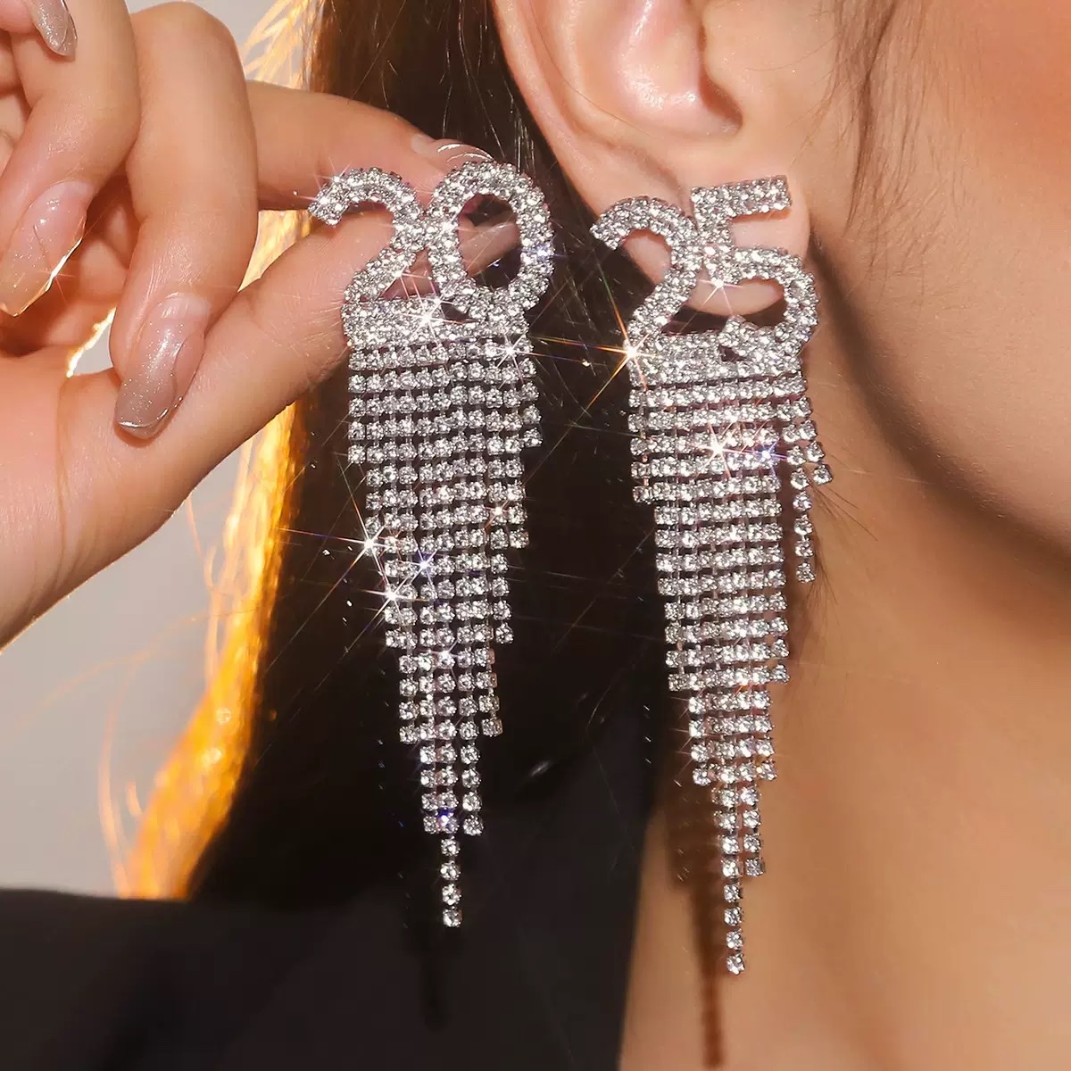 High-end accessories and earrings, fashionable and trendy new 2025 digital earrings detail image 2