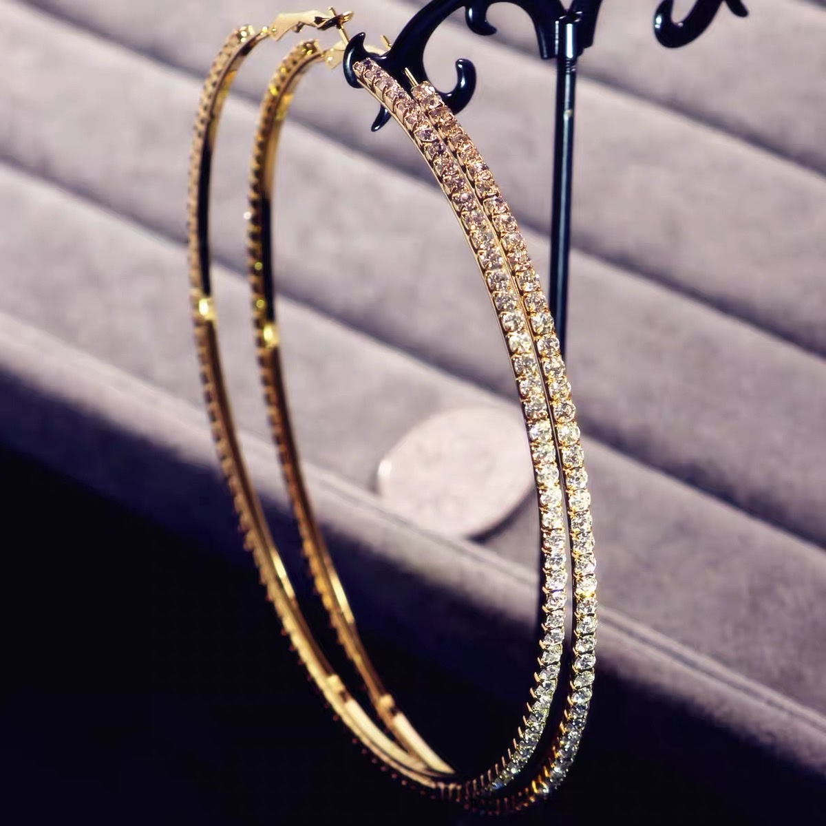 Hot-selling, personalized and exaggerated 10cm large ear ring women's simple and fashionable diamond-encrusted large circle earrings and earrings Specification image