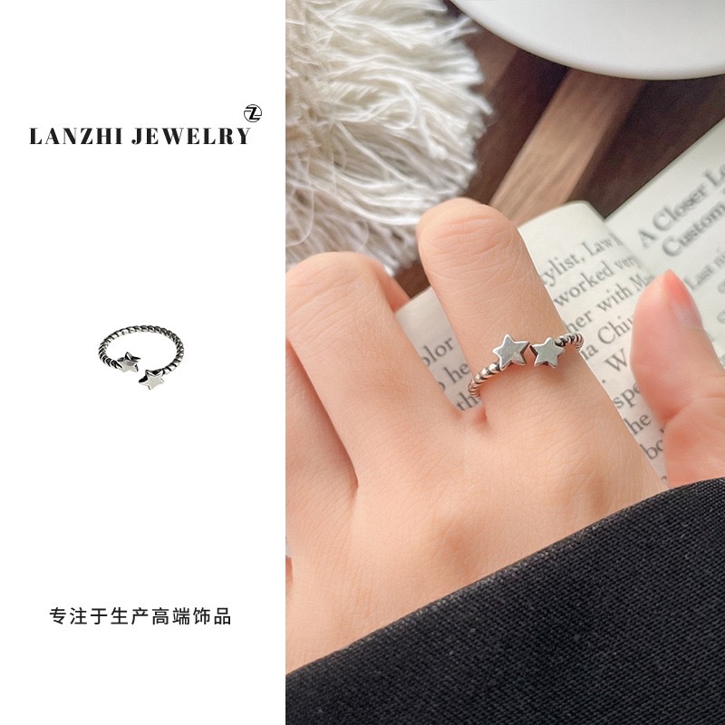 Pure silver men's ring, with a simple and elegant ancient-style design and a fashionable and personalized ring setting, is a fashionable and individual men's accessory Item Picture