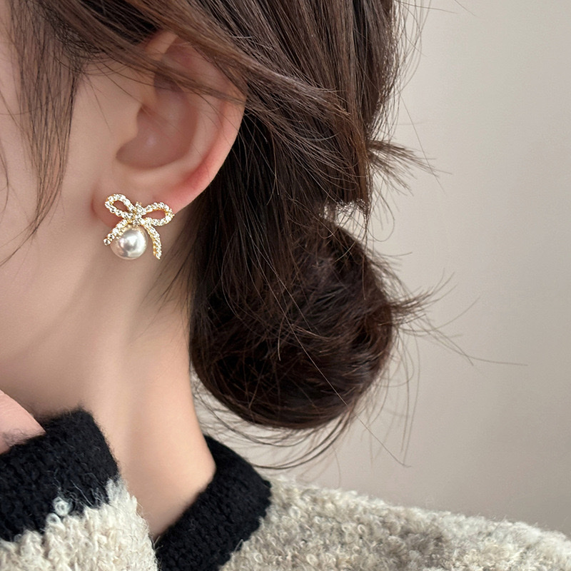 Fashionable and light luxury bow pearl earrings for women, simple and niche design, high-end earwear, 2025 new bestseller, trendy Specification image