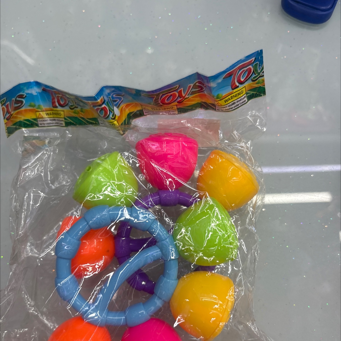 婴婴儿摇了一包，里面两个包装摇的会响的各种各样的声音。