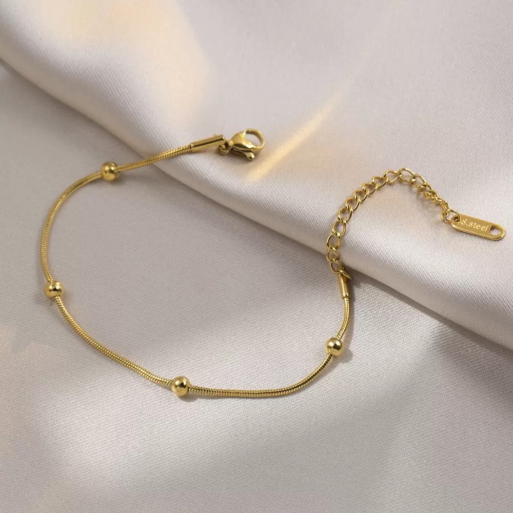 Stainless steel color retention, durable and non-fading pendant necklace, unisex necklace, titanium gold necklace Application Scenario