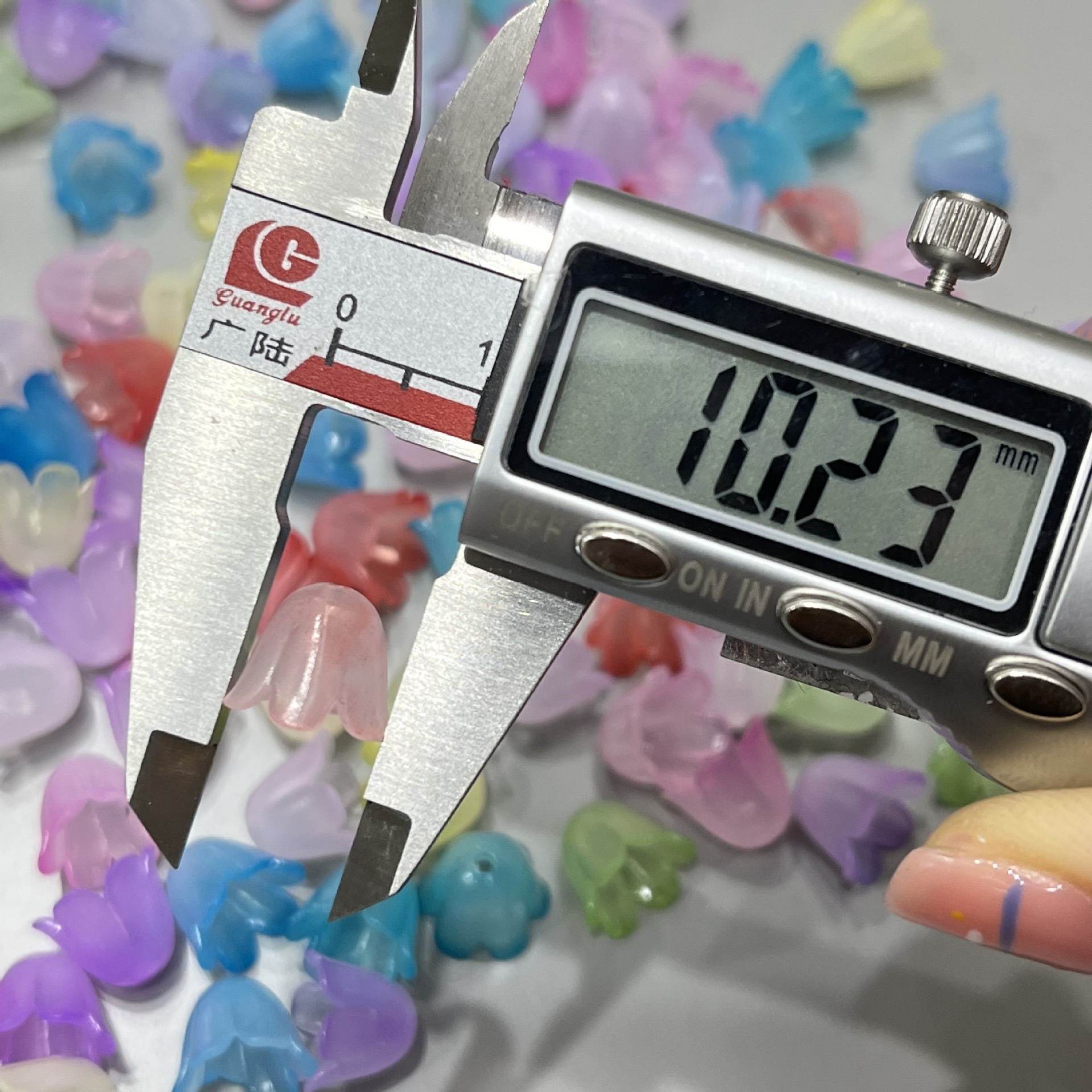 Lily of the valley acrylic detail image 10