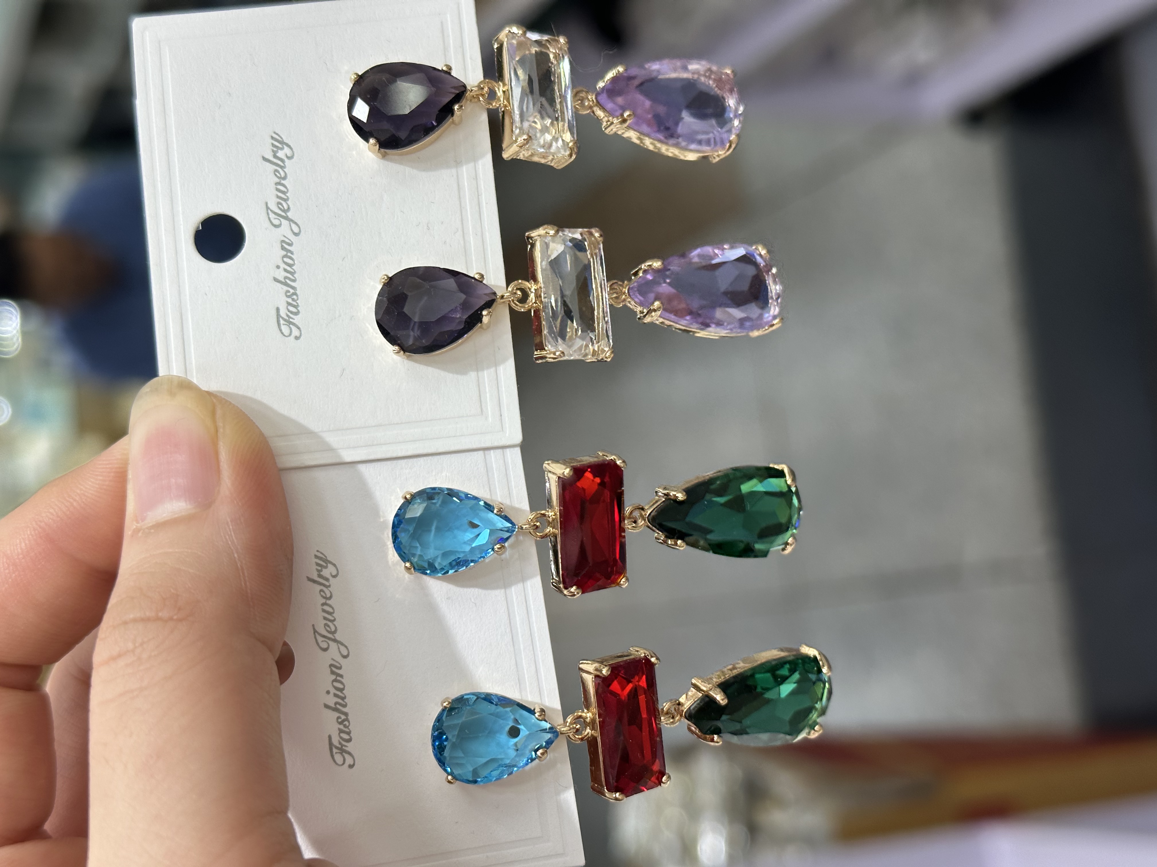 欧美ins风夸张个性铜镶钻几何耳环女日韩轻奢小众高级感
锆石耳环 时尚百搭耳饰 精致设计轻奢饰品 女士优雅耳环耳饰饰品详情图3