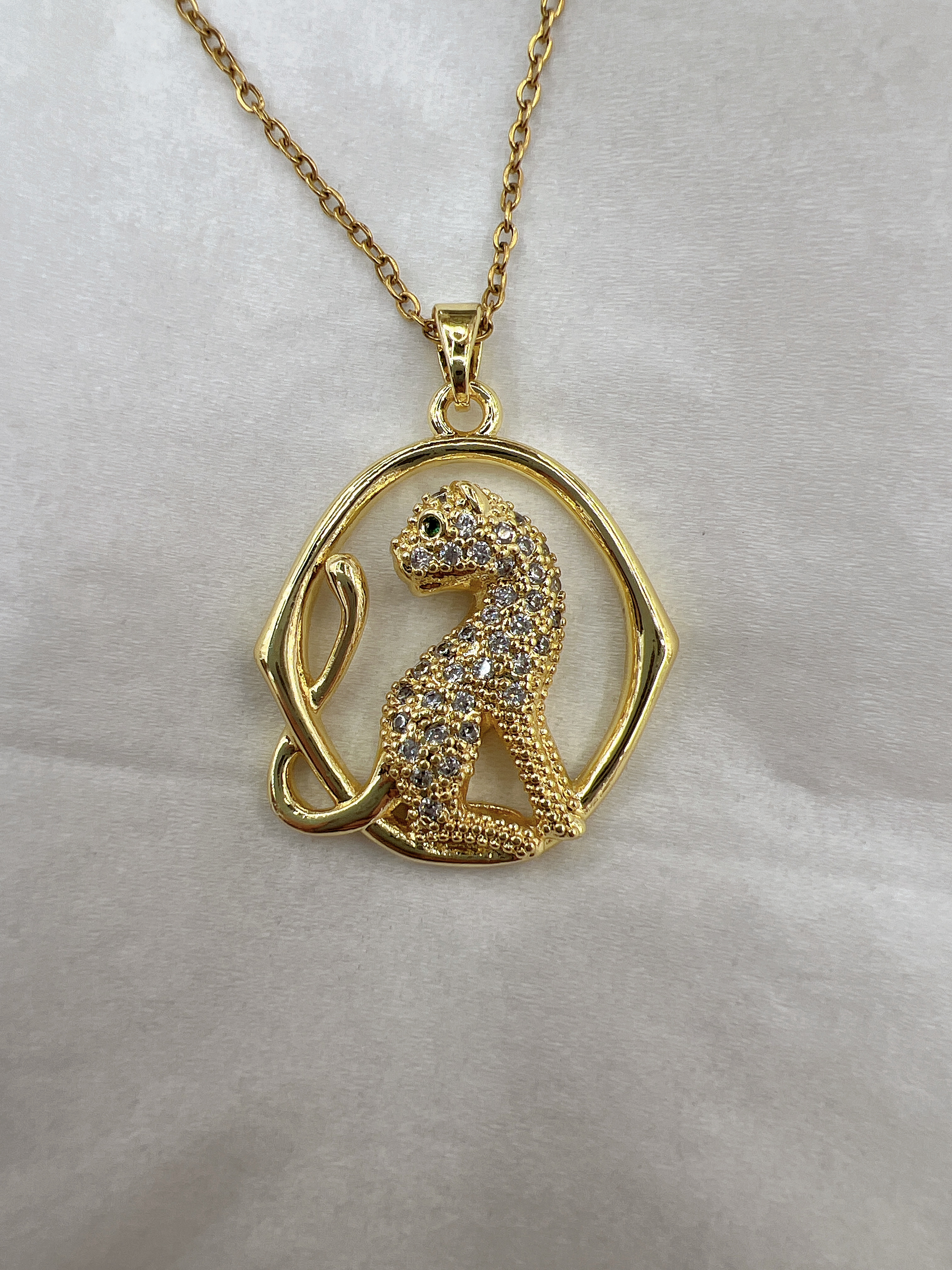 Trendy, fresh, fashionable and versatile pendants