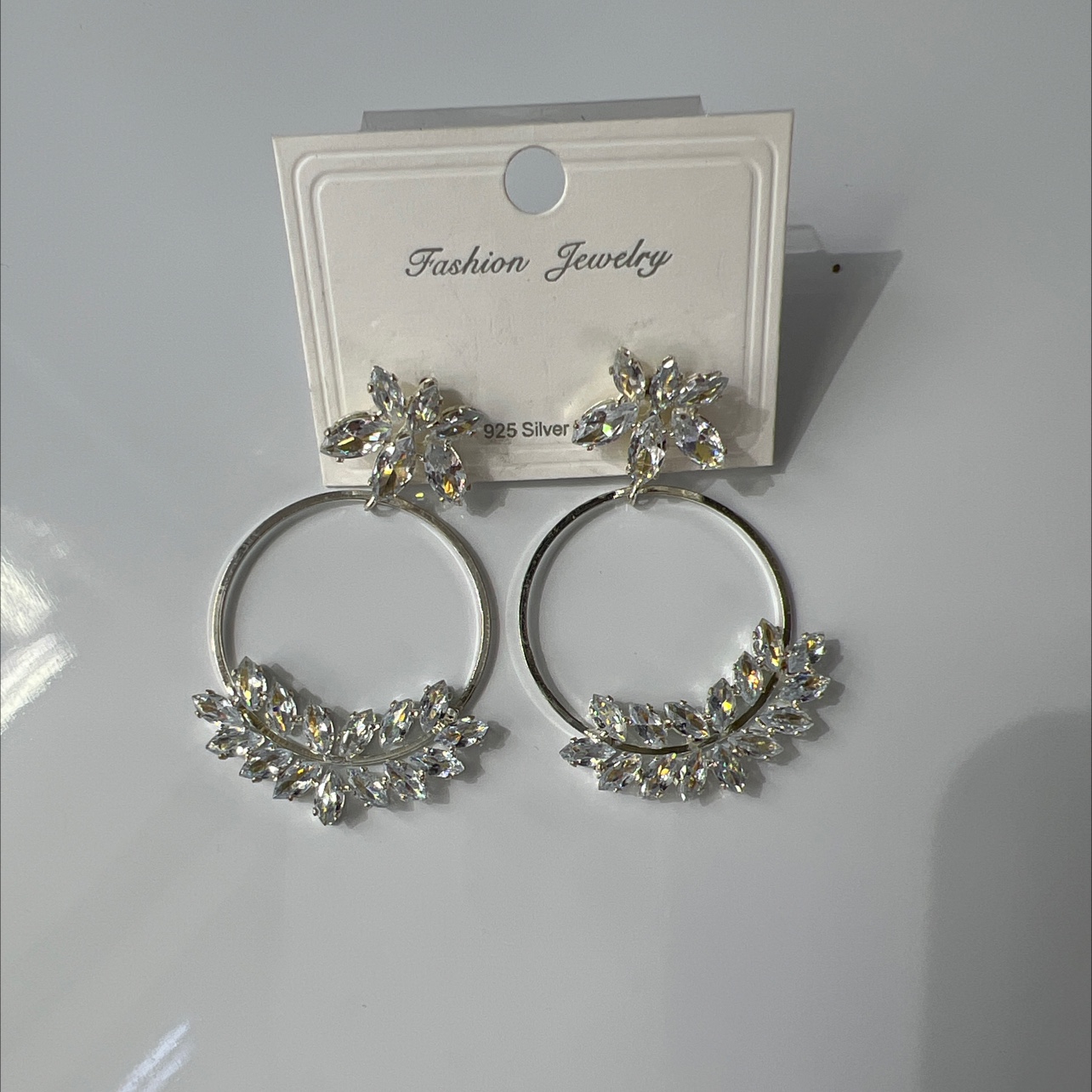 New high-end diamond zircon earrings are popular in Europe and America