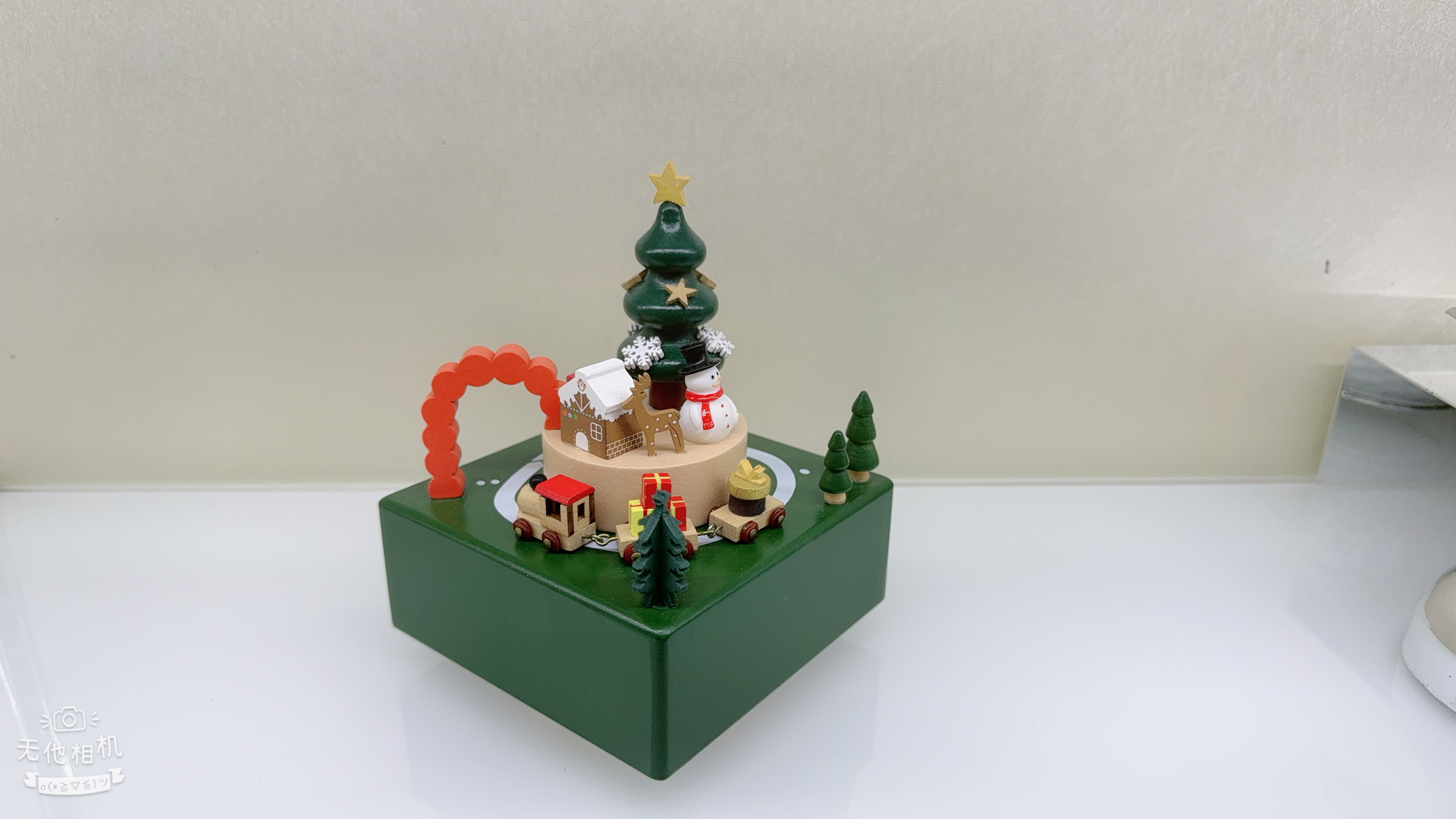 Wooden Christmas gift music box, creative gift music box detail image 3