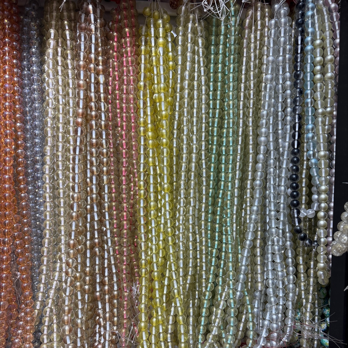 Beads, glass, rice beads, string beads, loose beads, DIY handcrafted bead string jewelry, material combination, creative design, string beads, loose beads, bead strings Application Scenario