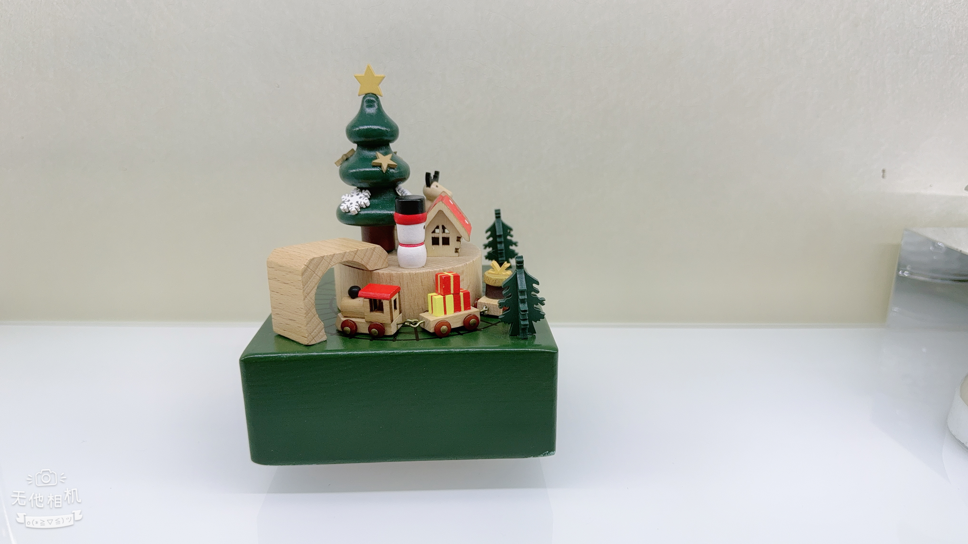 Wooden Christmas gift music box, creative gift music box Specification image
