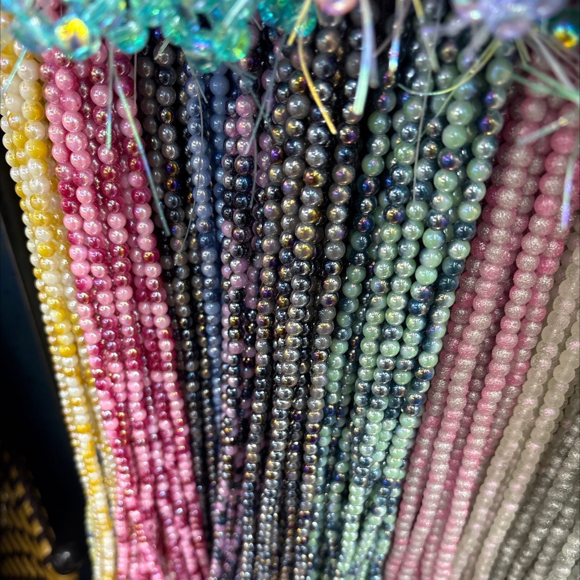 Beads, glass, rice beads, string beads, loose beads, DIY handcrafted bead string jewelry, material combination, creative design, string beads, loose beads, bead strings details Picture