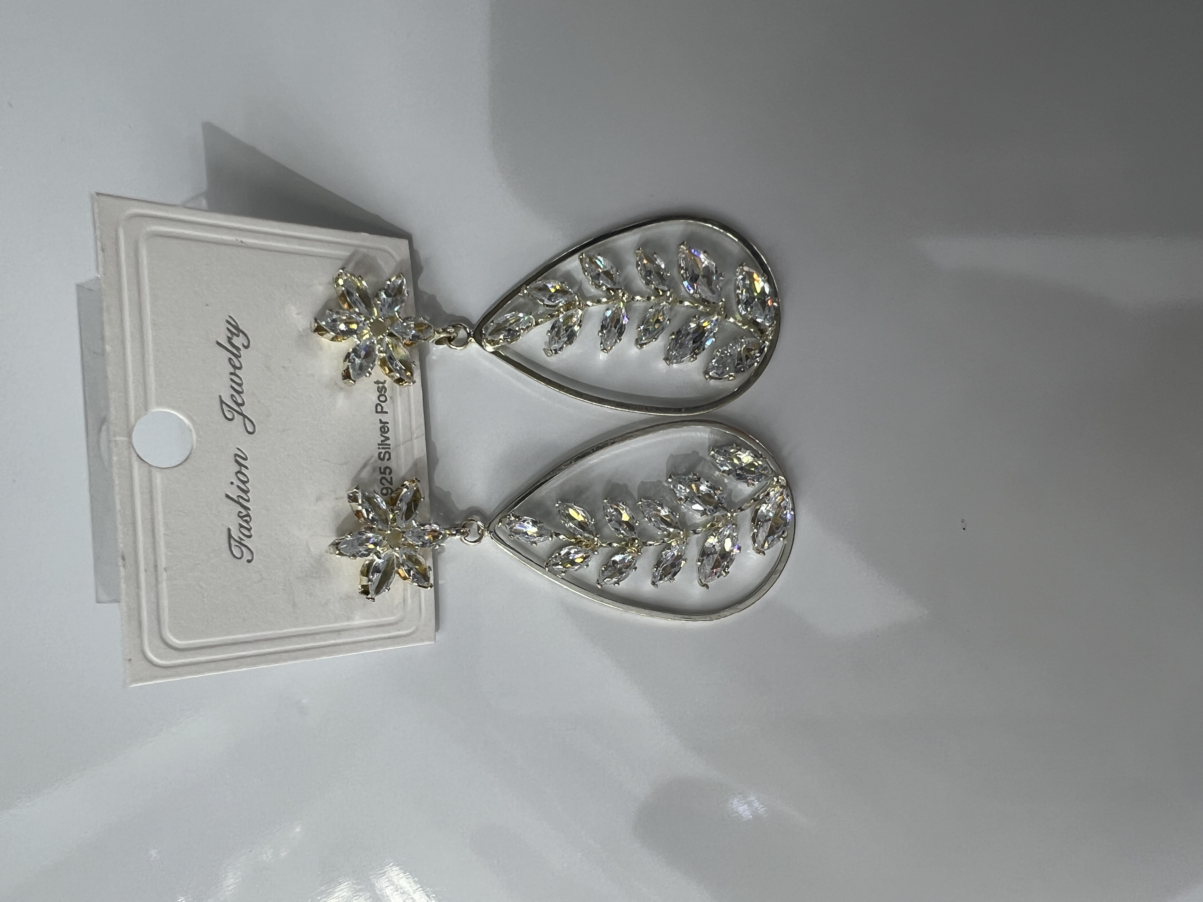 烧焊锆石耳环 精致耳饰 时尚饰品 女士烧焊耳环 简约设计