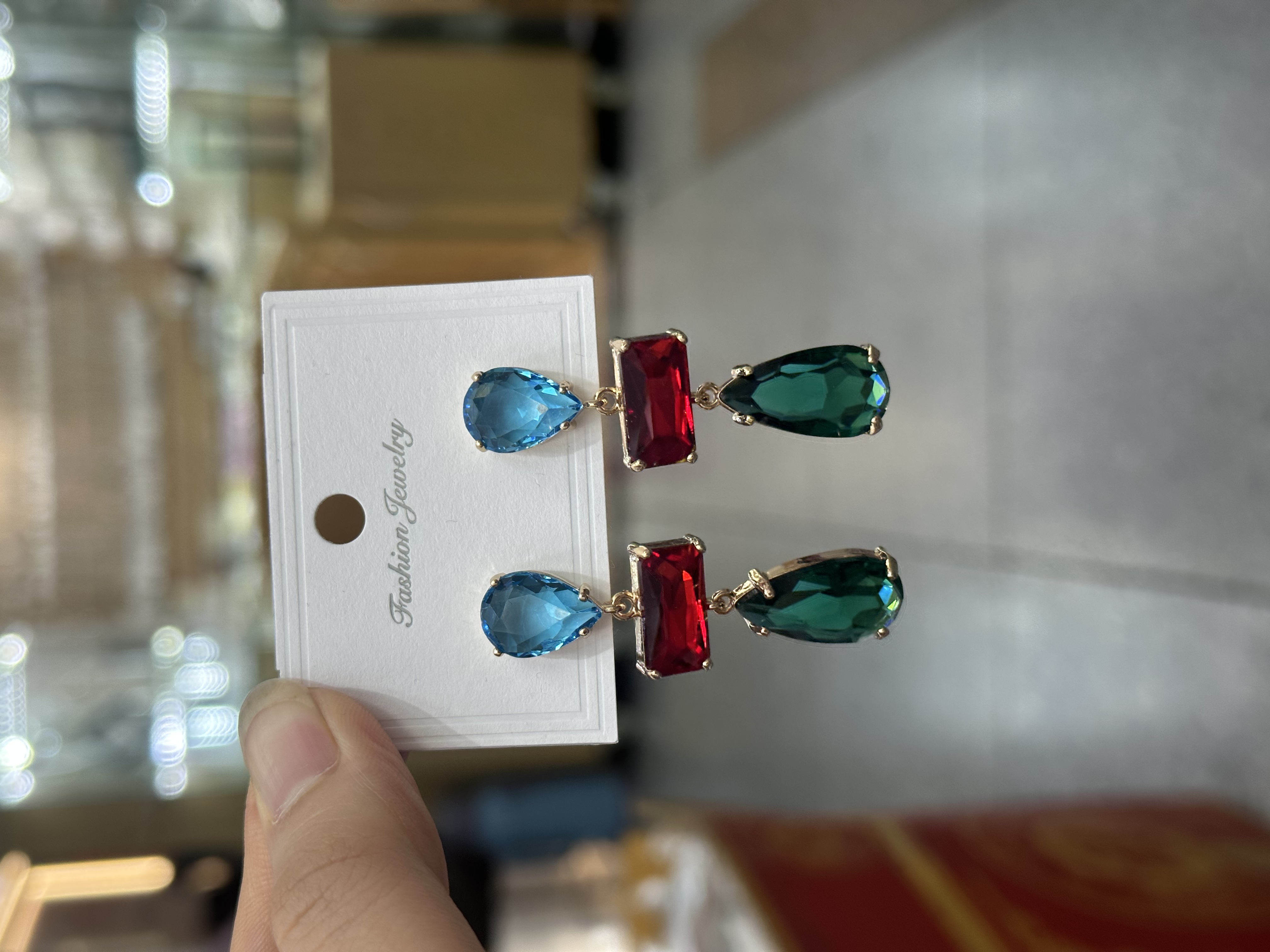 欧美ins风夸张个性铜镶钻几何耳环女日韩轻奢小众高级感
锆石耳环 时尚百搭耳饰 精致设计轻奢饰品 女士优雅耳环耳饰饰品详情图2