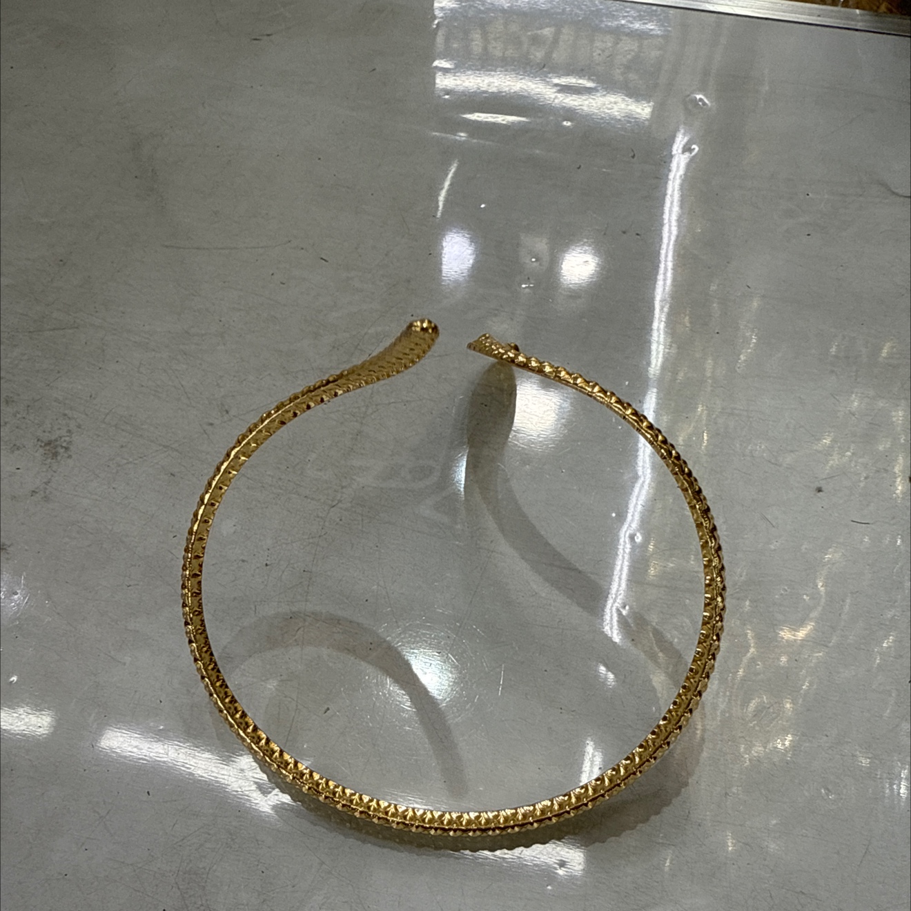 Metal bracelets and bangles are fashionable, versatile, and feature personalized designs as trendy accessories Specification image