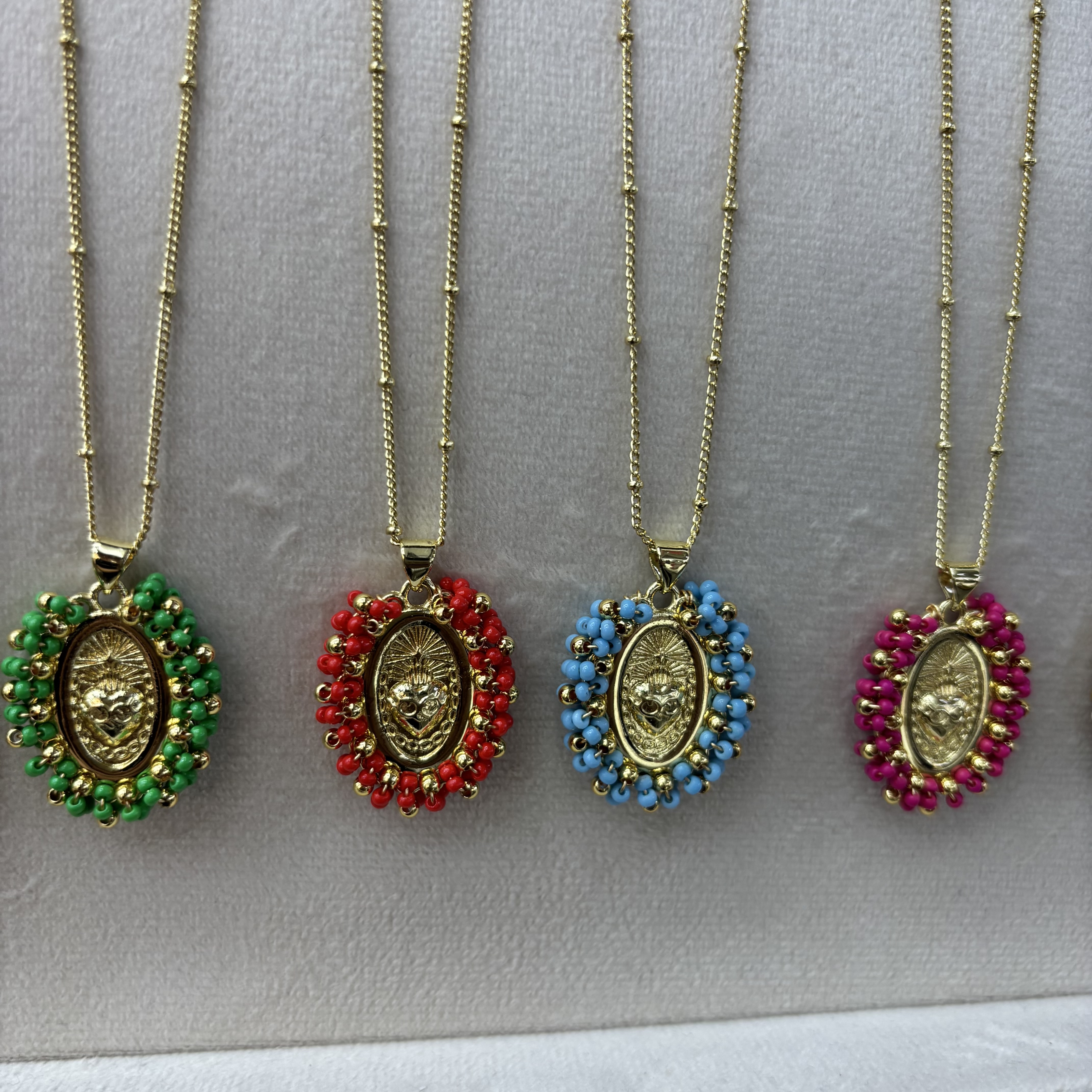 波西米亚民族风金色米珠编织不锈钢项链白底实物图