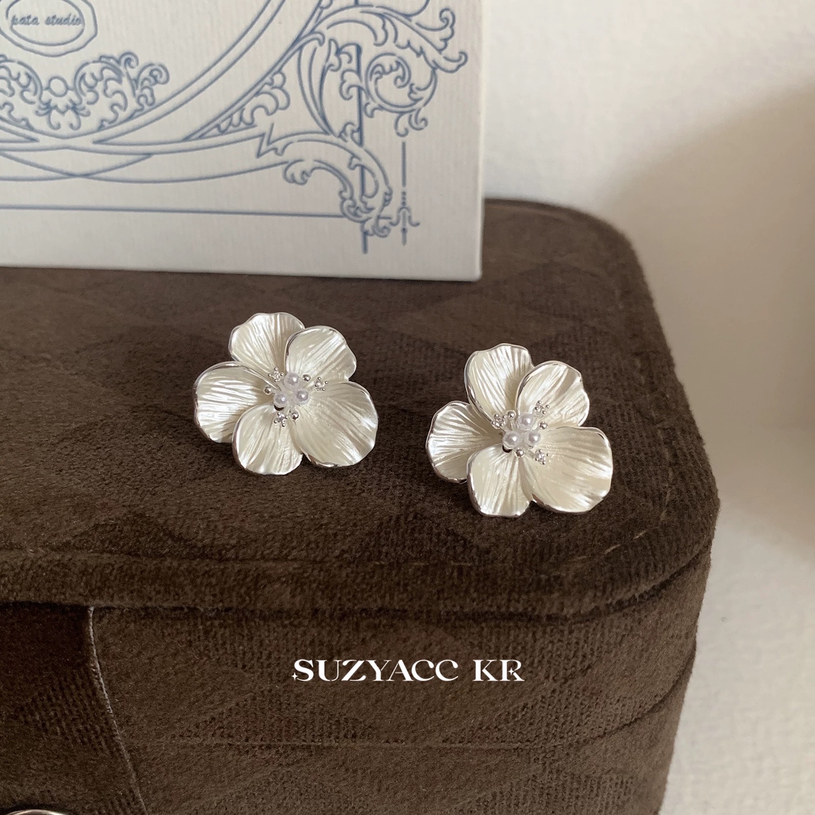 耳环度假风纯洁淡雅夏日白色滴釉锆石花朵银针耳钉女