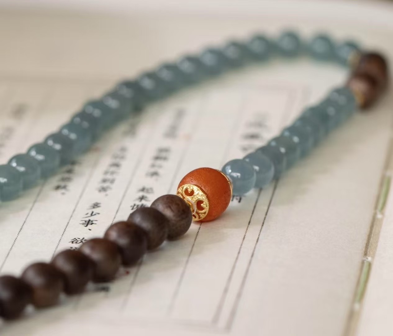 Qinan agarwood bracelet, natural blue water jadeite A-grade double ring bracelet, A collectible gift for women Application Scenario