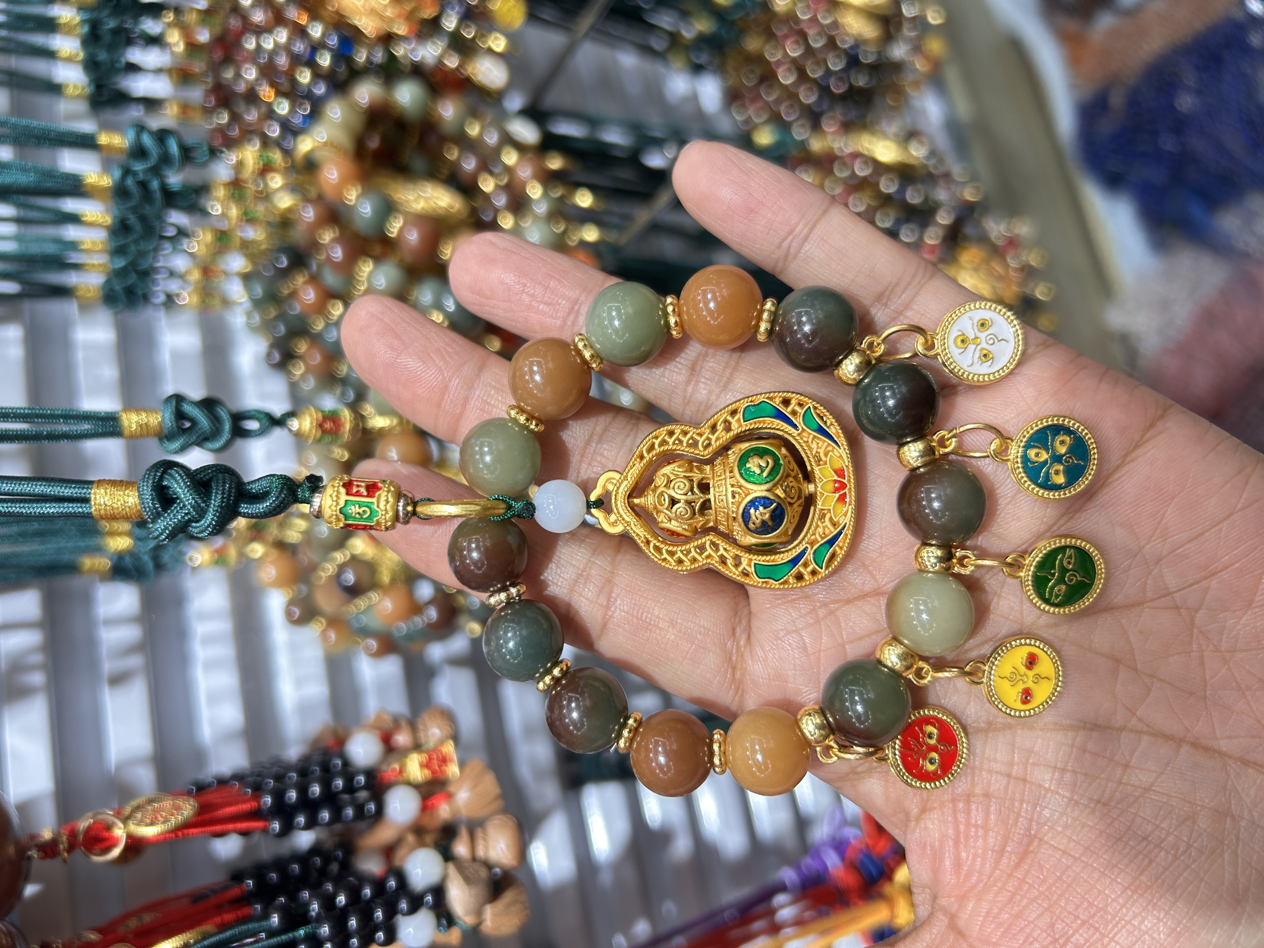 天然普通根家居车挂饰品挂画油珐琅彩配饰车挂后视镜挂饰工艺品产品图