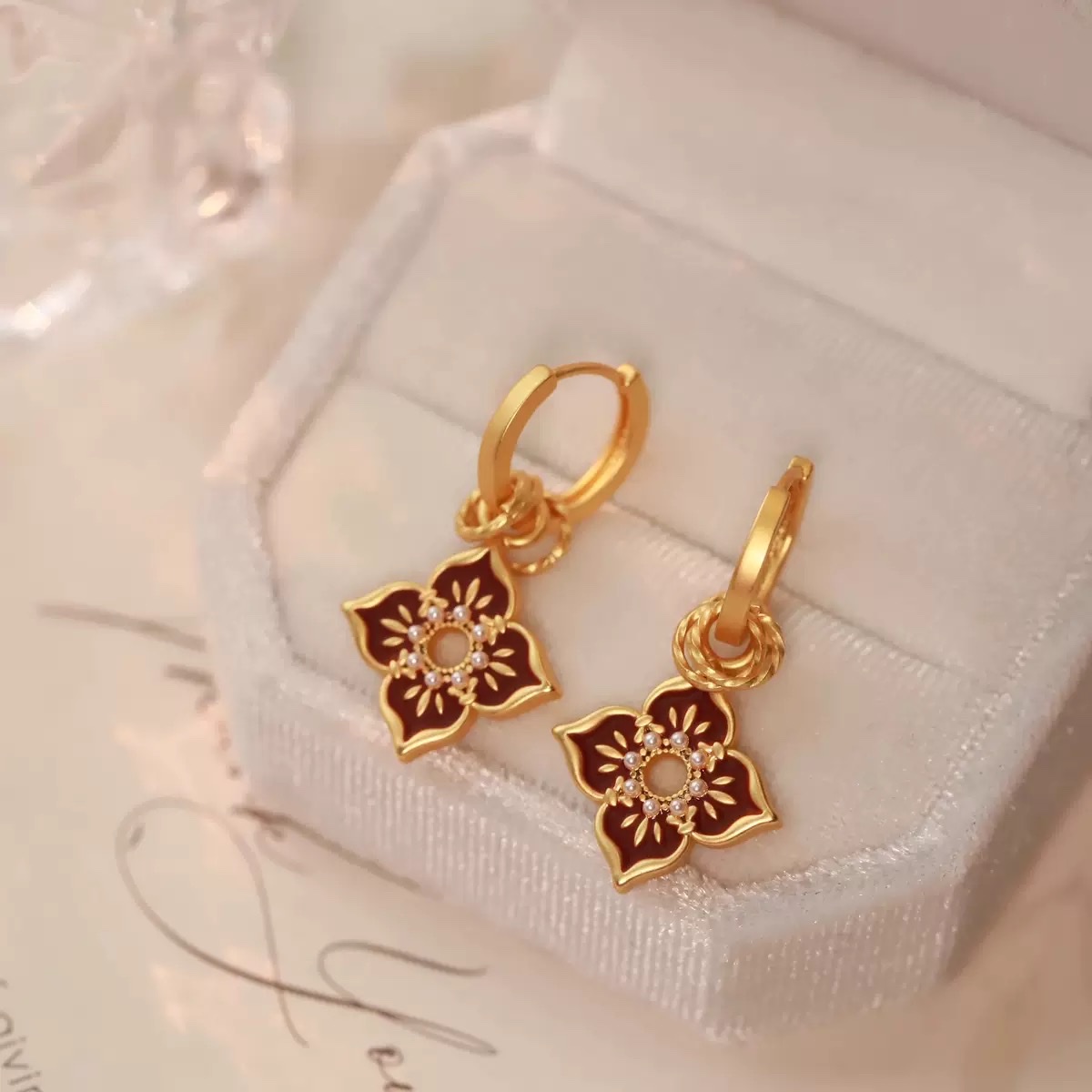 Nuevo estilo chino retro estilo nacional pendientes para mujeres 2024 nuevo estilo de alta clase sentido ligero de lujo earras temperamento estilo antiguo orejeras accesorios Specification image