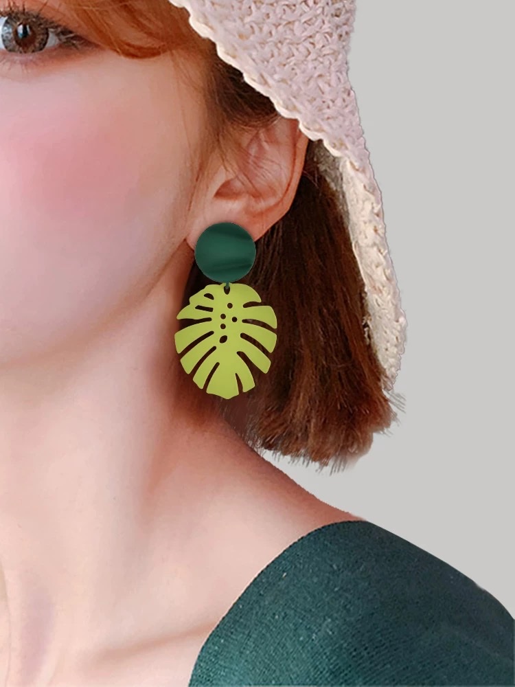Summer fashion, exaggerated, stylish and sexy earrings, unique design sense, niche decorative items, Korean earrings Specification image