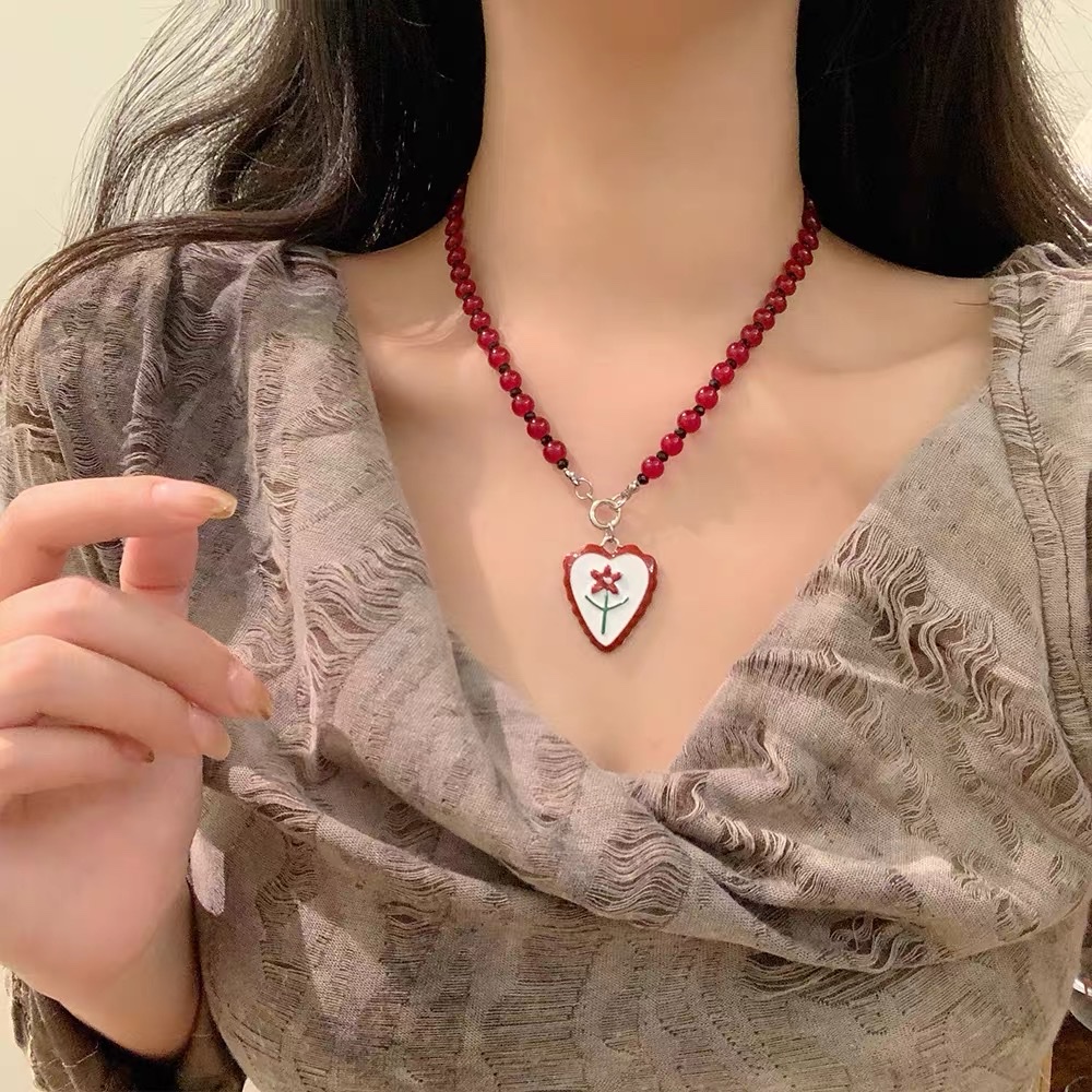 韩系ins风红色爱心花朵吊坠串珠项链女小众甜美颈链高级感锁骨链饰品产品图