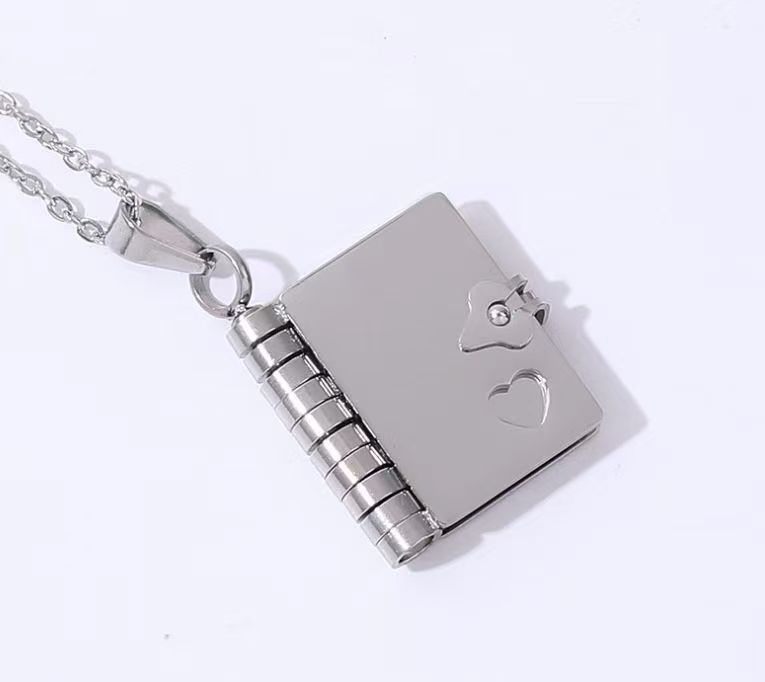 淡水珍珠项链女款 钛金材质设计 时尚优雅饰品 珍珠光泽送礼佳选