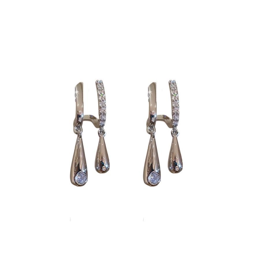 Cold and minimalist geometric teardrop-shaped stud earrings, fashionable and individual, versatile and exquisite new earrings detail image 5